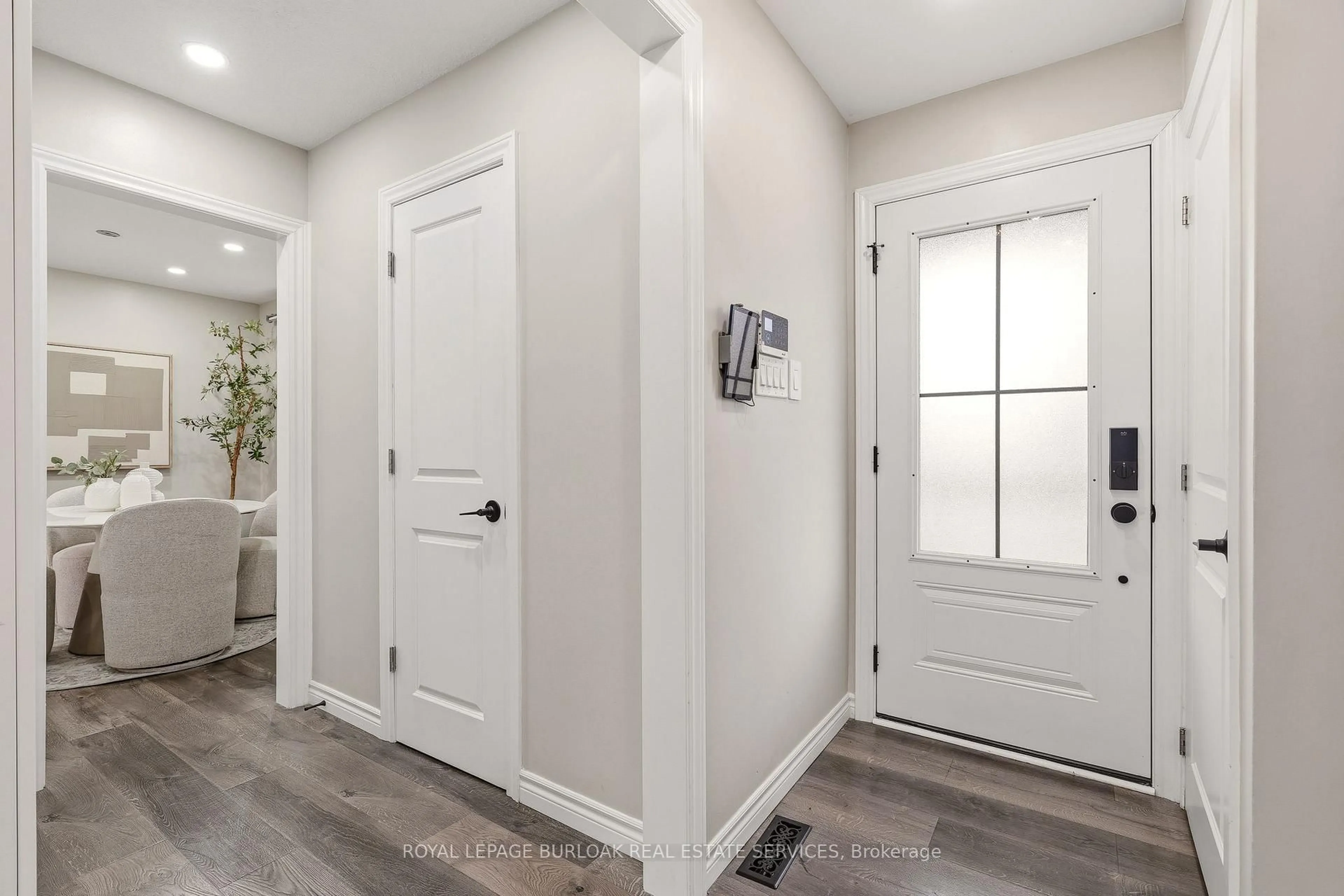 Indoor entryway for 1191 Limeridge Rd, Hamilton Ontario L8W 1E9