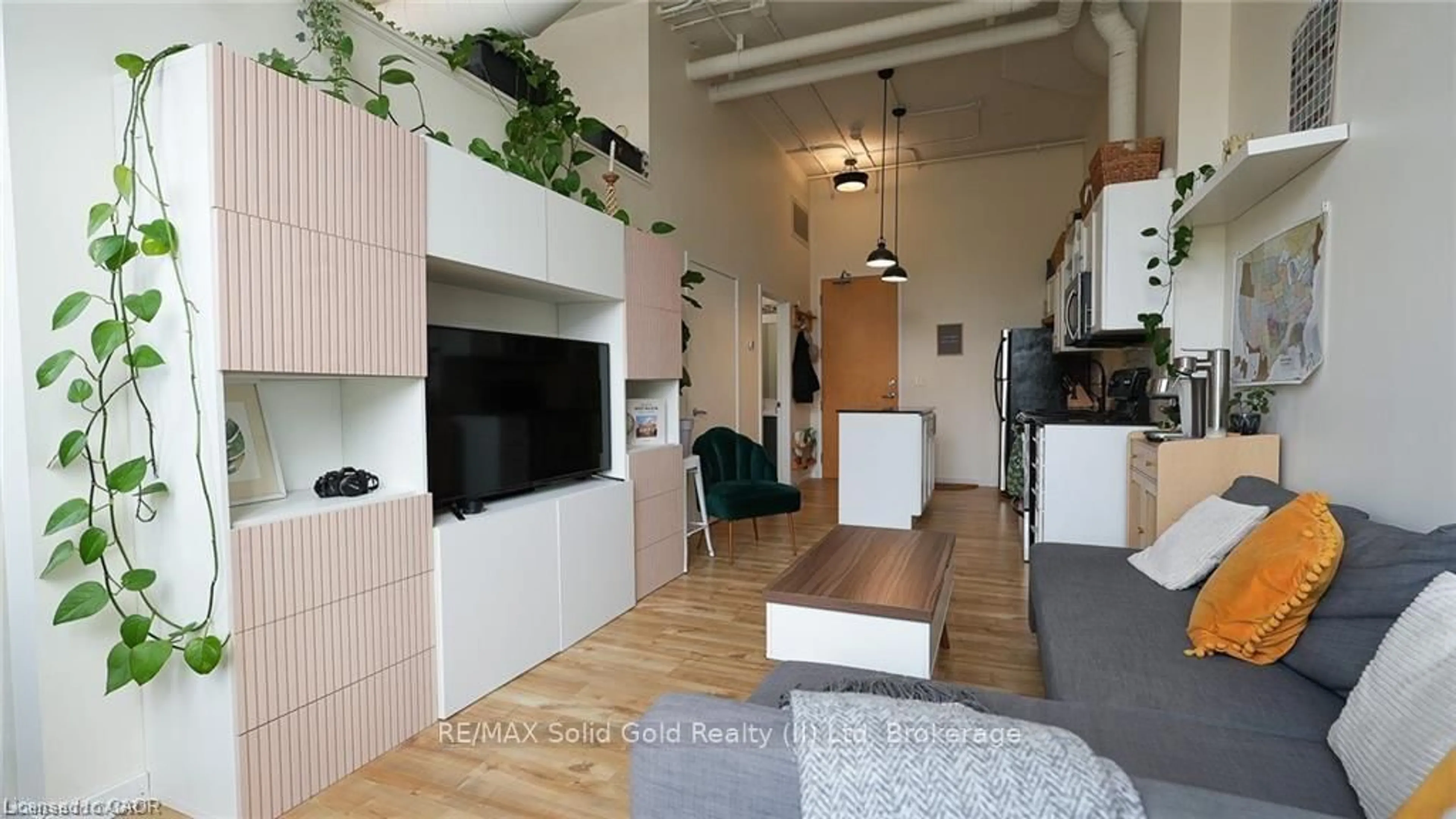 Living room with furniture, wood/laminate floor for 410 King St #226, Kitchener Ontario N2G 1C3