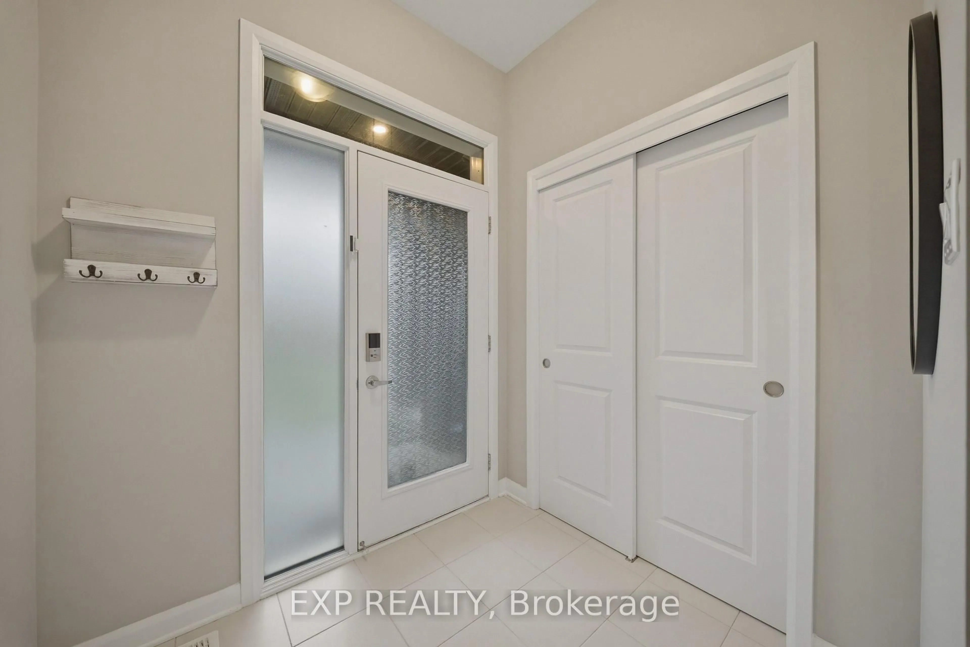 Indoor entryway for 66 Gardenpost Terr, Ottawa Ontario K4A 5H2