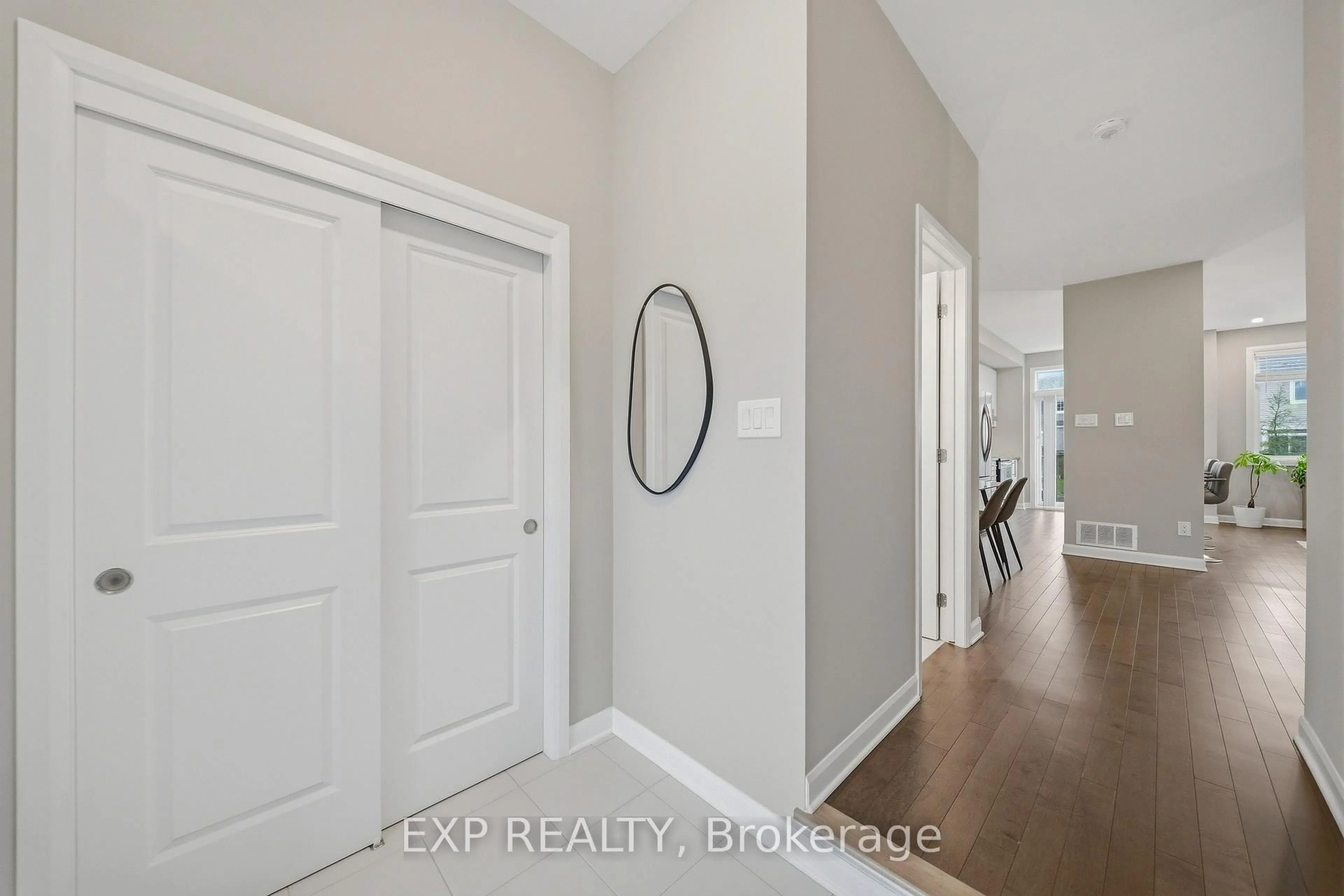 Indoor entryway for 66 Gardenpost Terr, Ottawa Ontario K4A 5H2