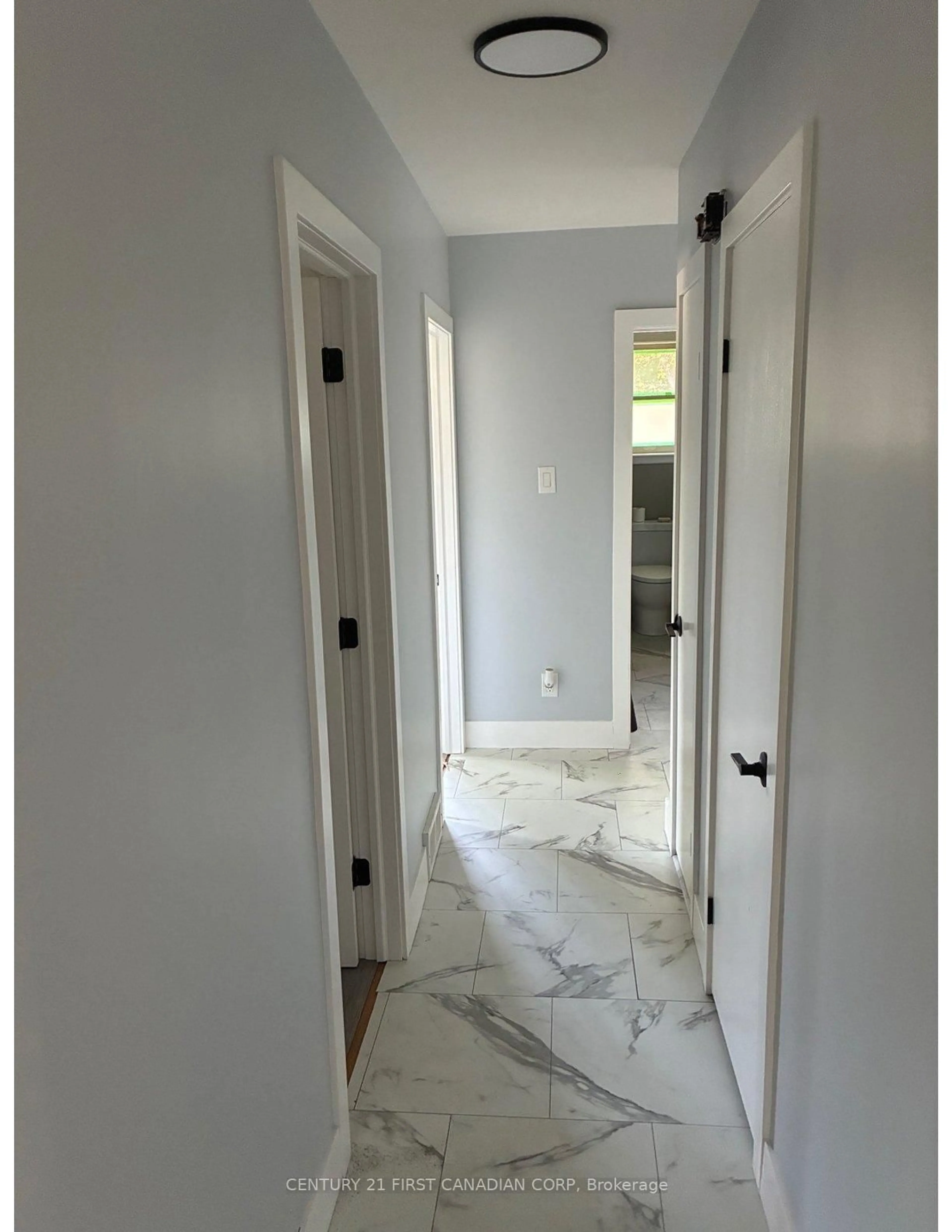 Indoor entryway for 1294 Hillcrest Ave, London East Ontario N5Y 4N5