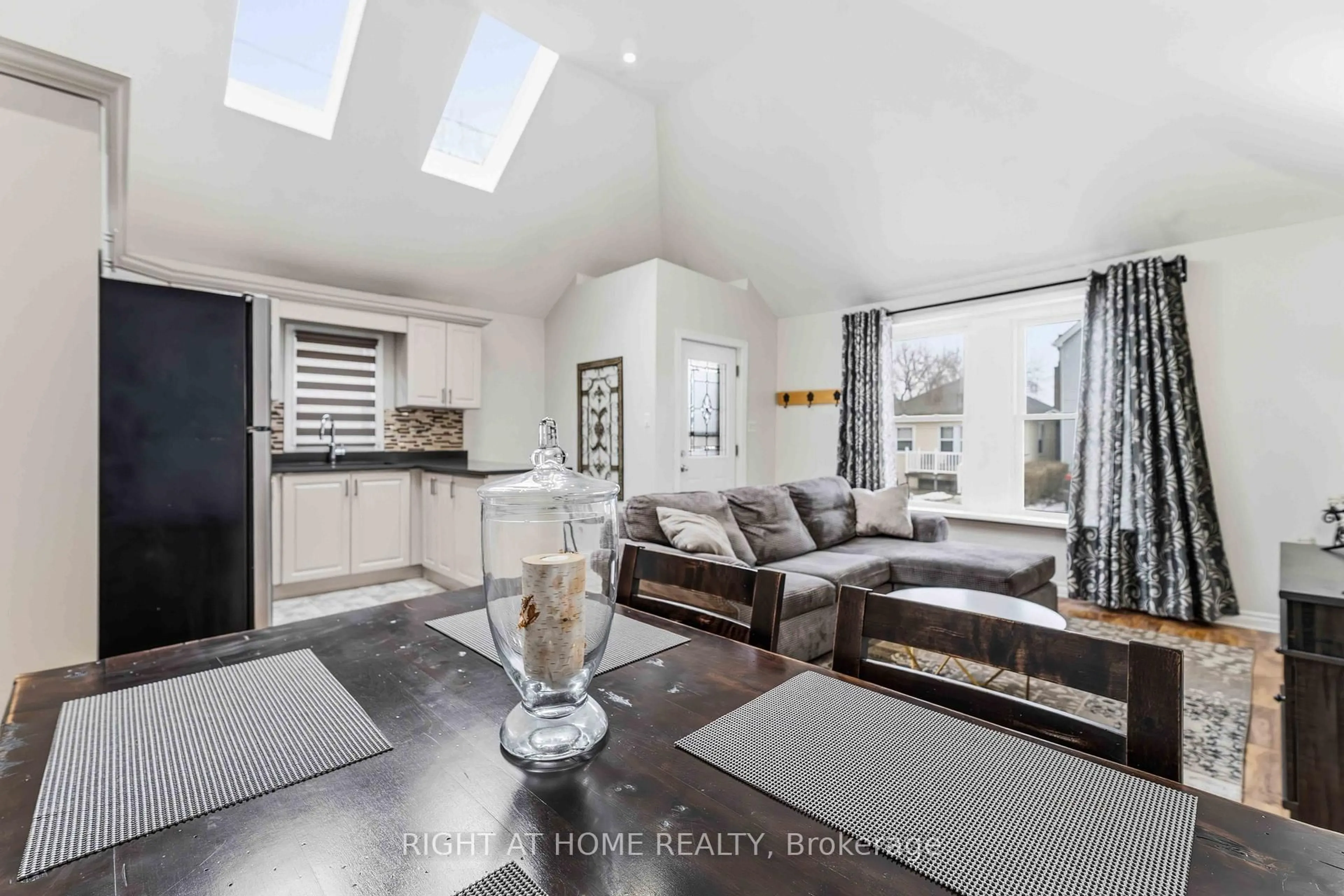 Open concept kitchen, unknown for 74 Province St, Hamilton Ontario L8H 4H6