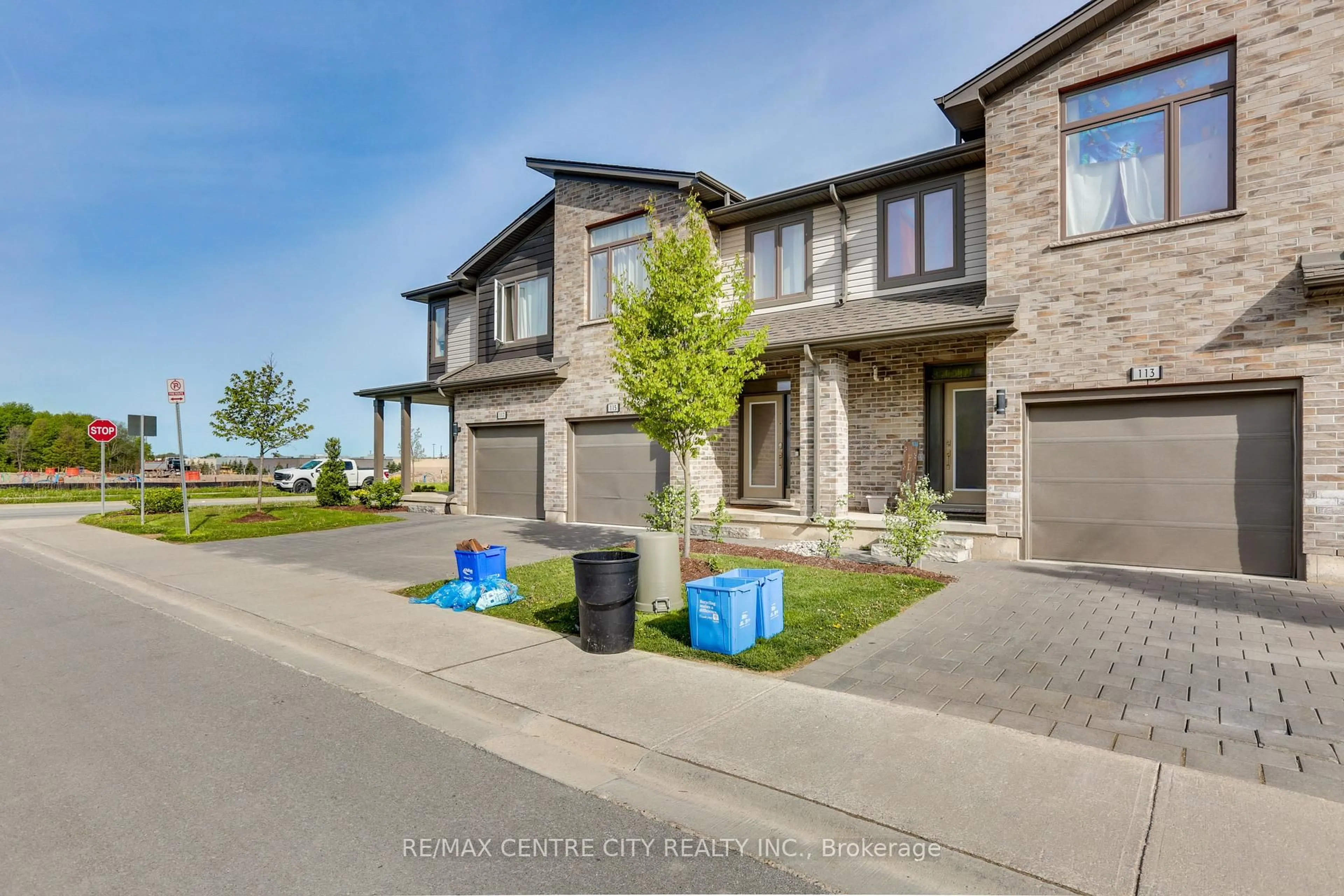 A pic from outside/outdoor area/front of a property/back of a property/a pic from drone, street for 1960 Dalmagarry Rd #115, London North Ontario N6G 0T8