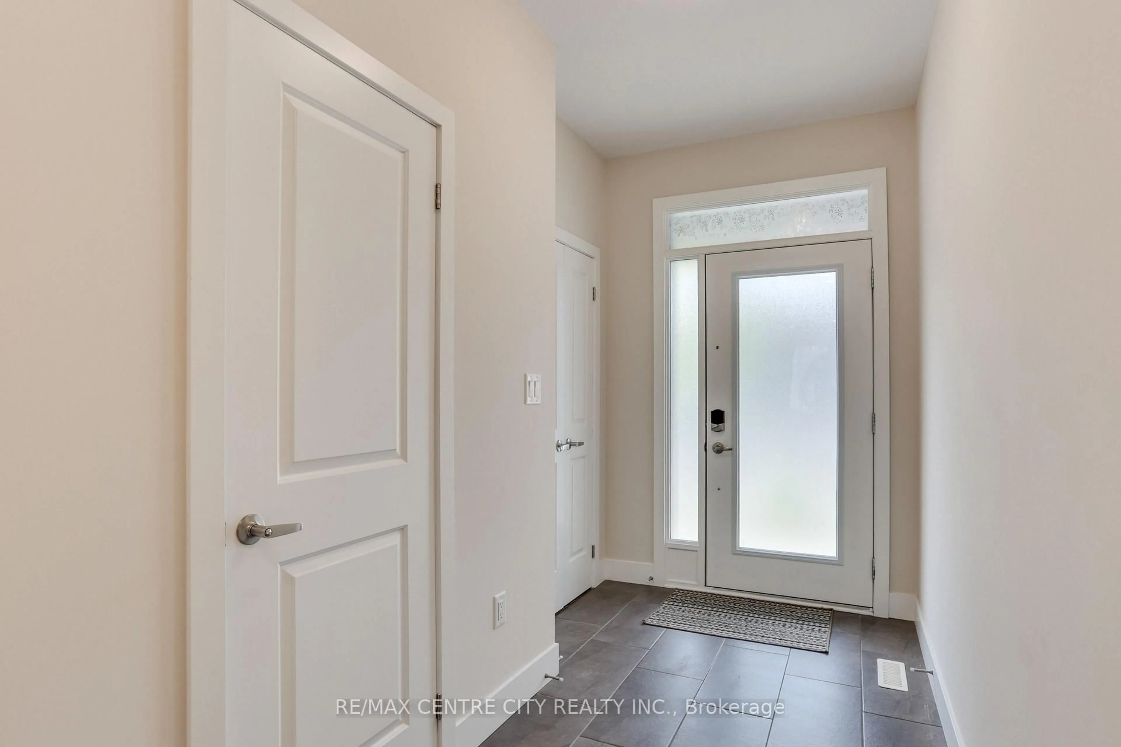 Indoor entryway for 1960 Dalmagarry Rd #115, London North Ontario N6G 0T8