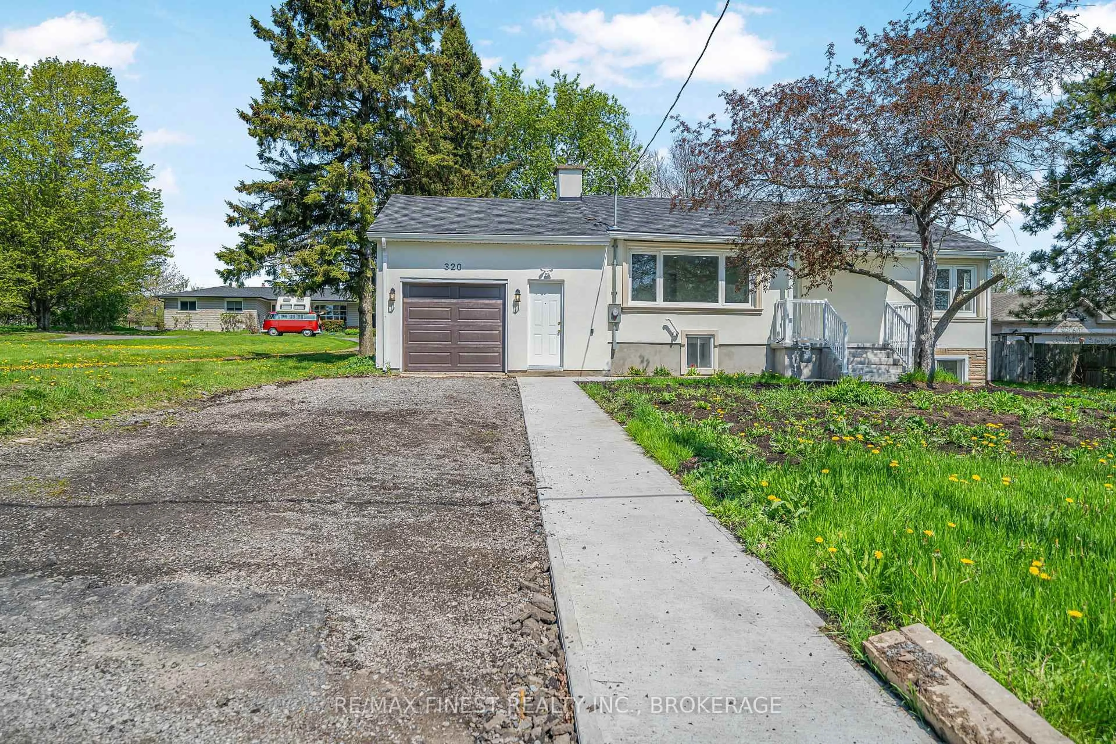 Unknown for 320 Academy St, Bath Ontario K0H 1G0