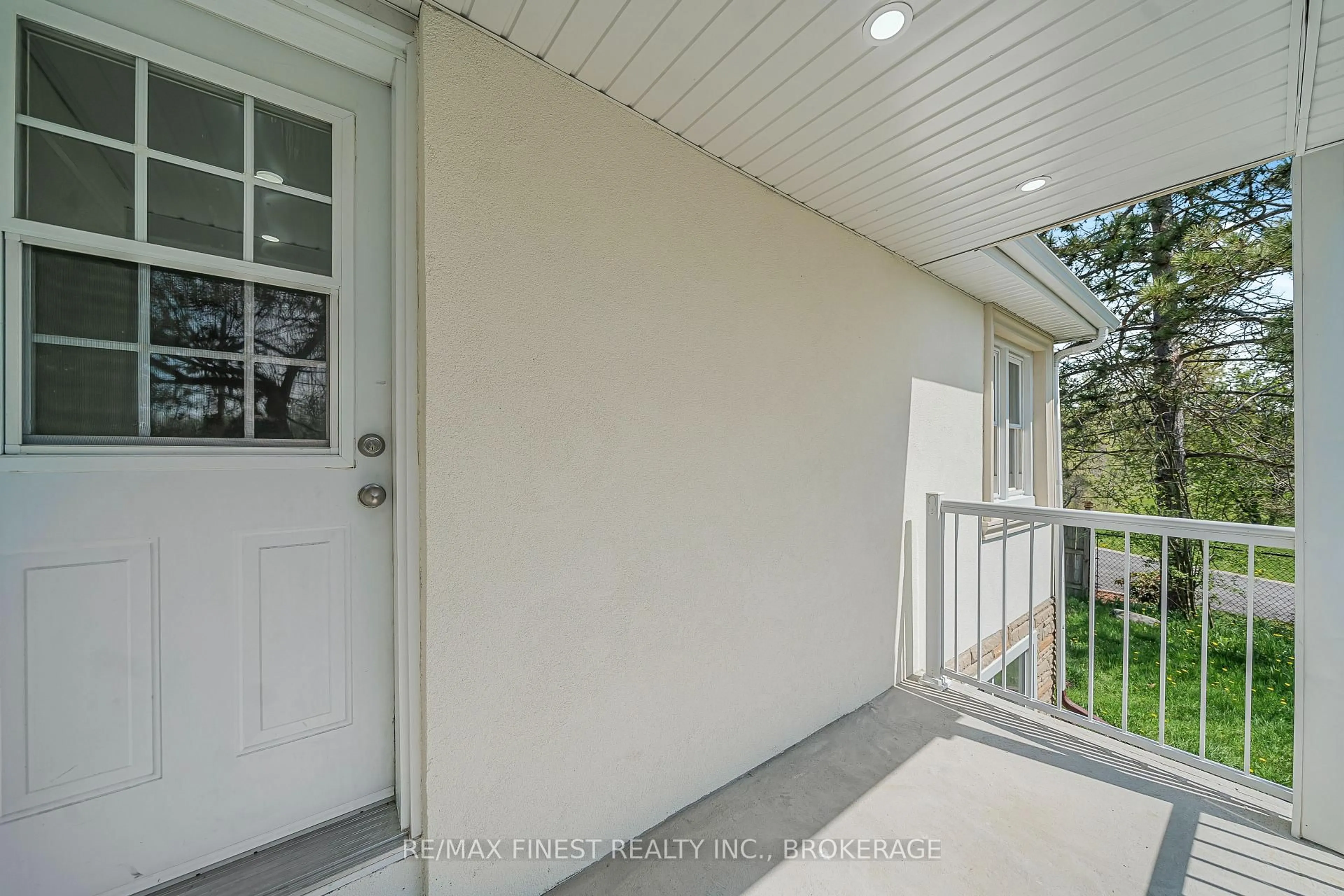 Indoor entryway for 320 Academy St, Bath Ontario K0H 1G0