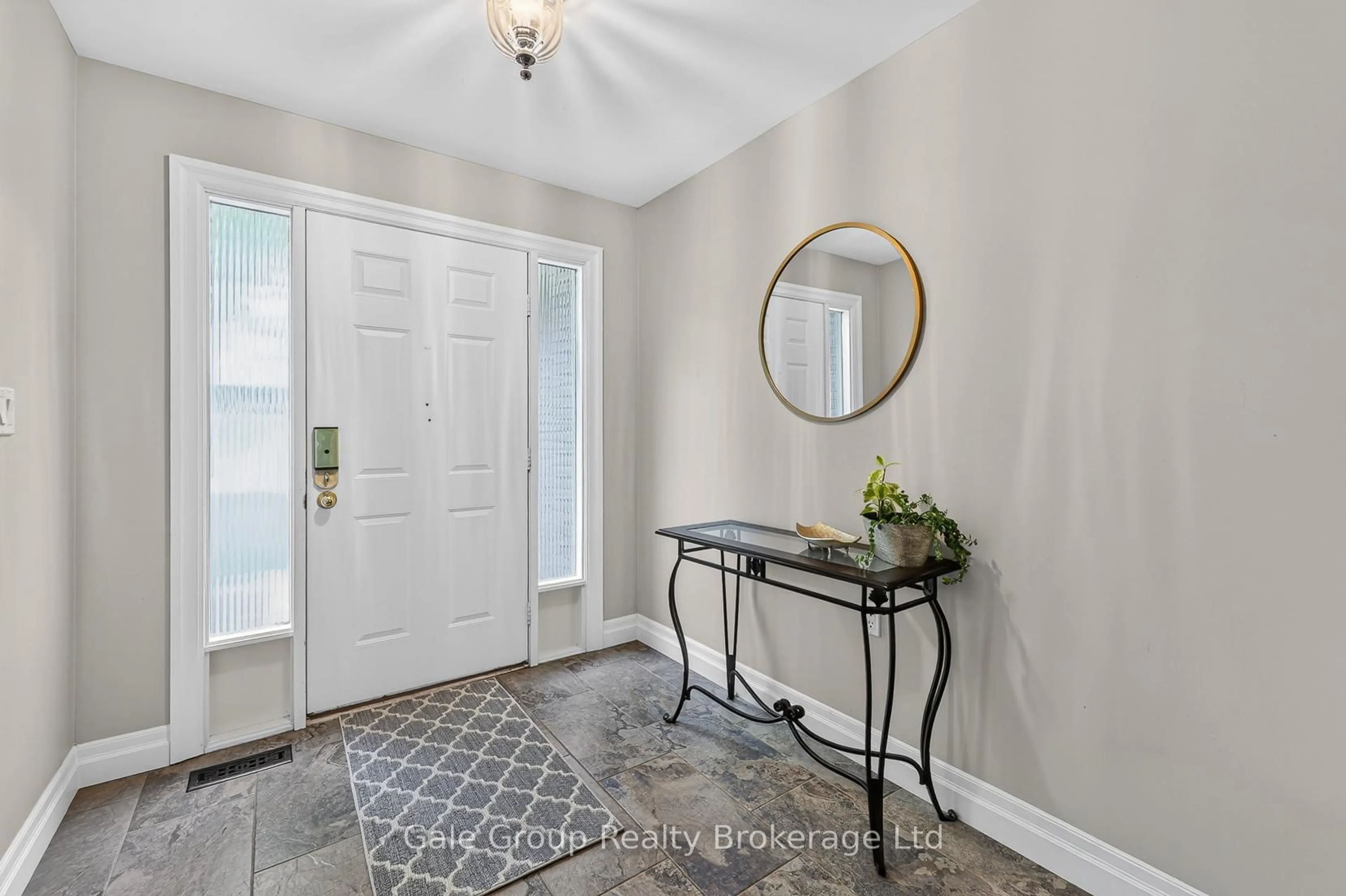 Indoor entryway for 1 Summit Cres, Woodstock Ontario N4S 7W2