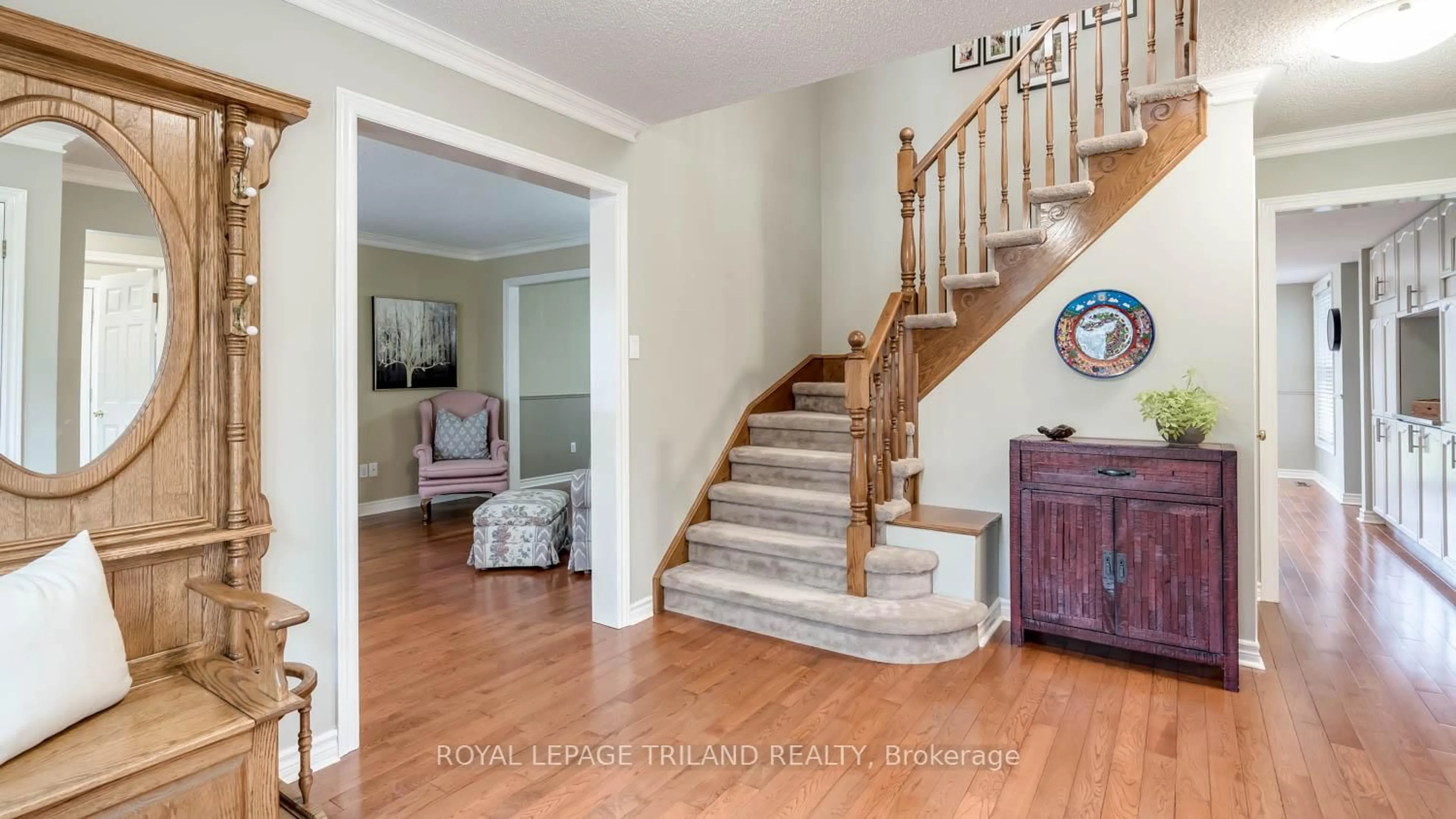 Indoor entryway for 50 Penrith Cres, London North Ontario N6G 4M8