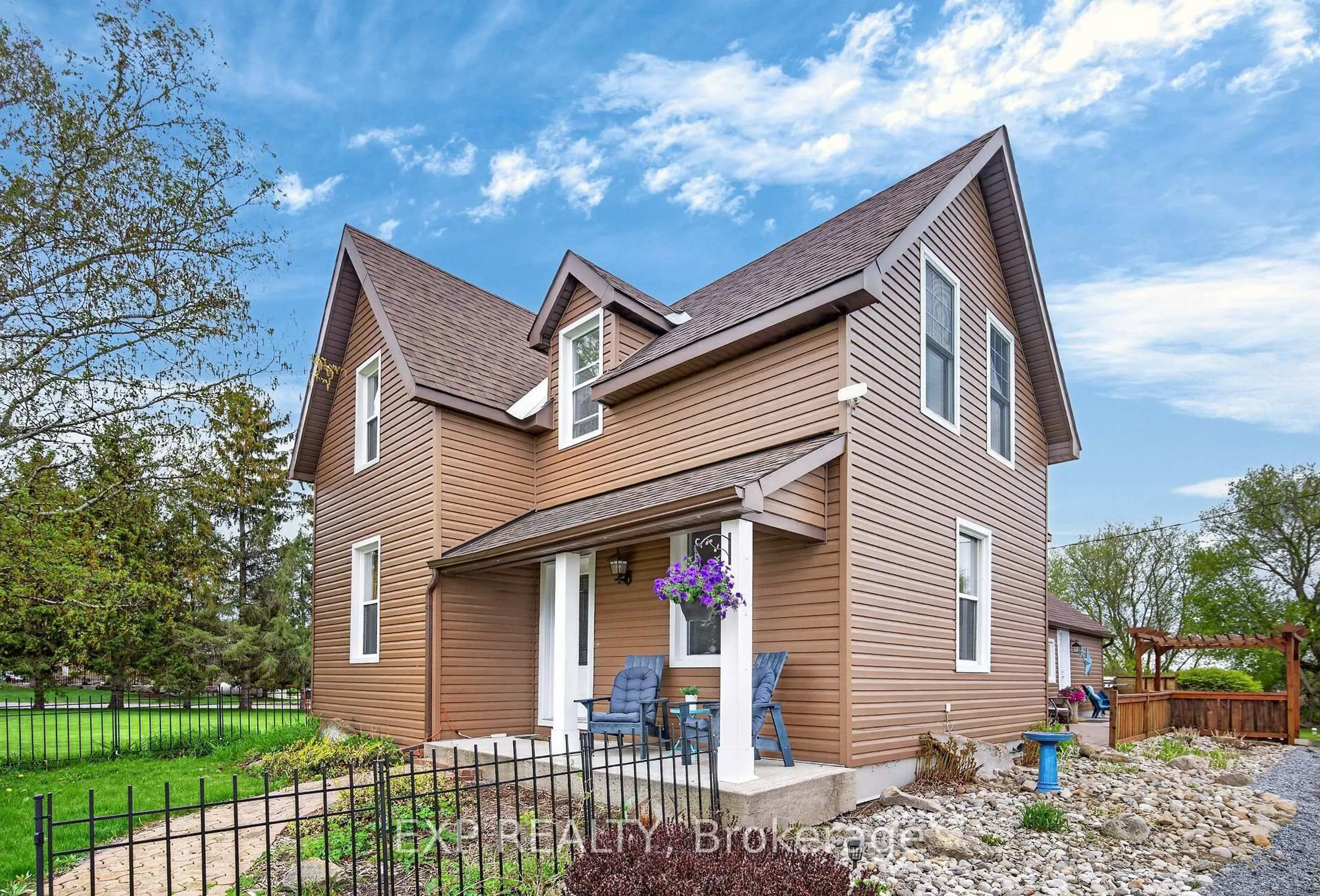 Home with vinyl exterior material, street for 6208 Malakoff Rd, Richmond Ontario K0A 2Z0