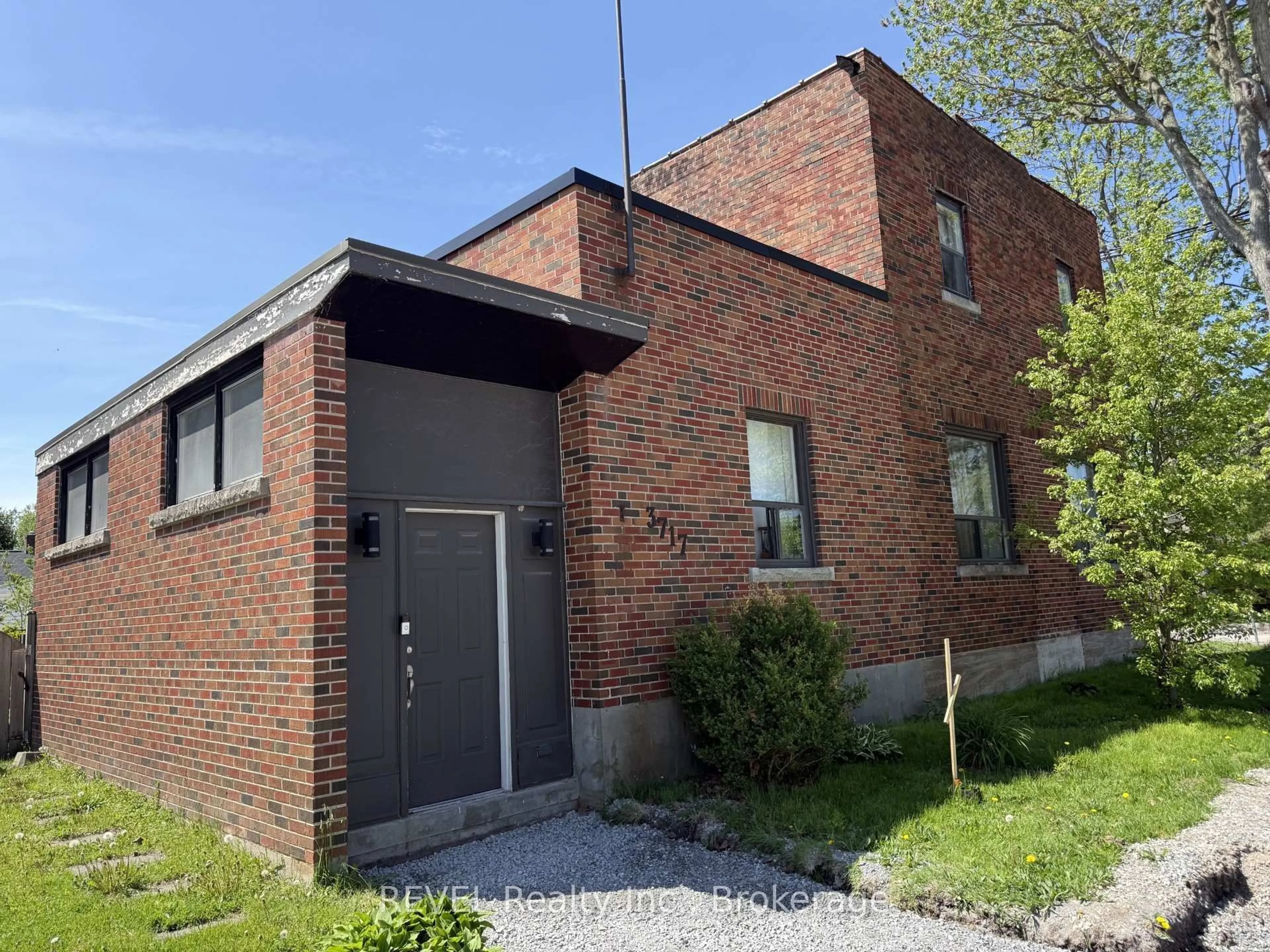 Home with brick exterior material, building for 3717 Elm St, Fort Erie Ontario L0S 1N0