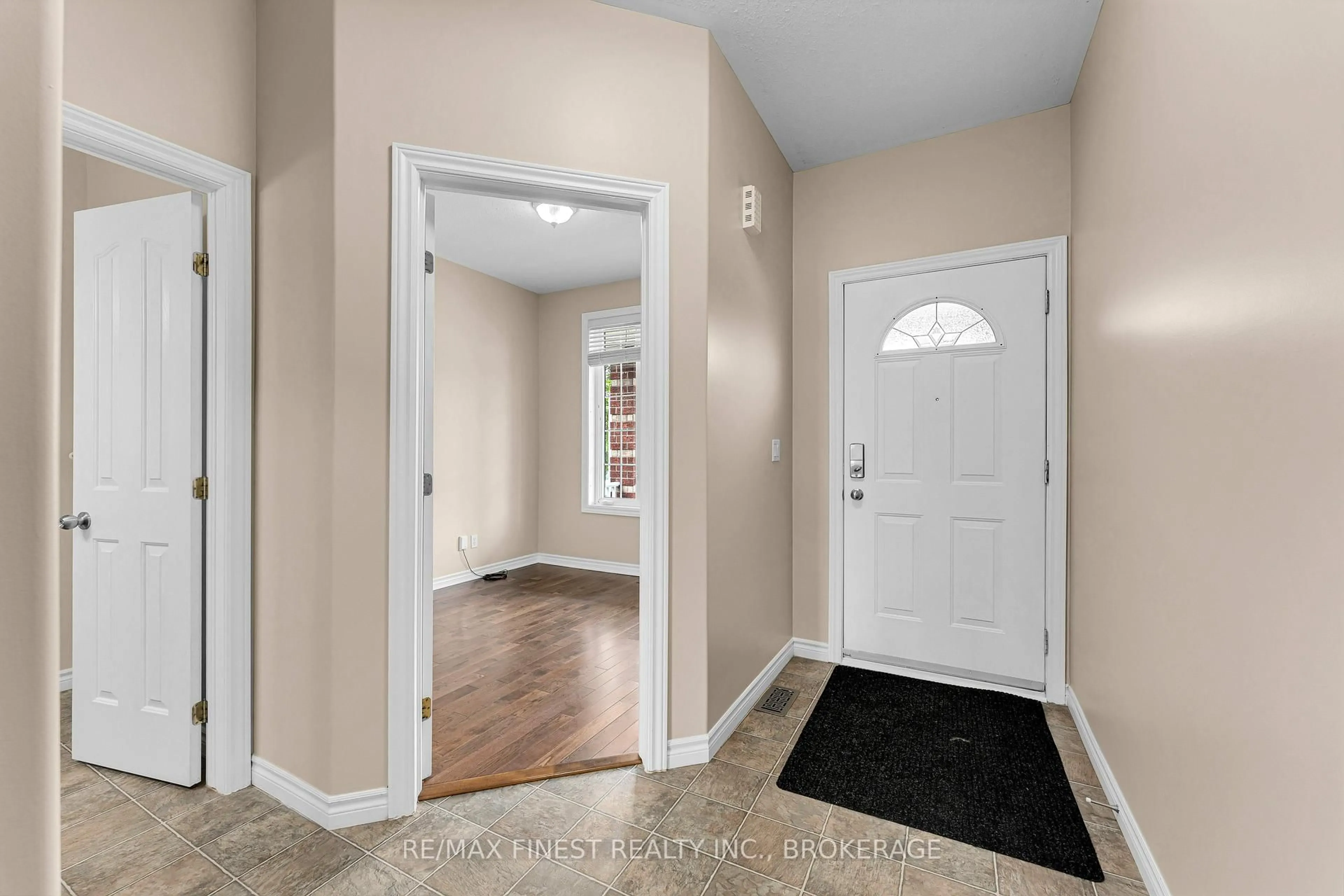 Indoor entryway for 65 Schooner Dr, Kingston Ontario K7K 7K1