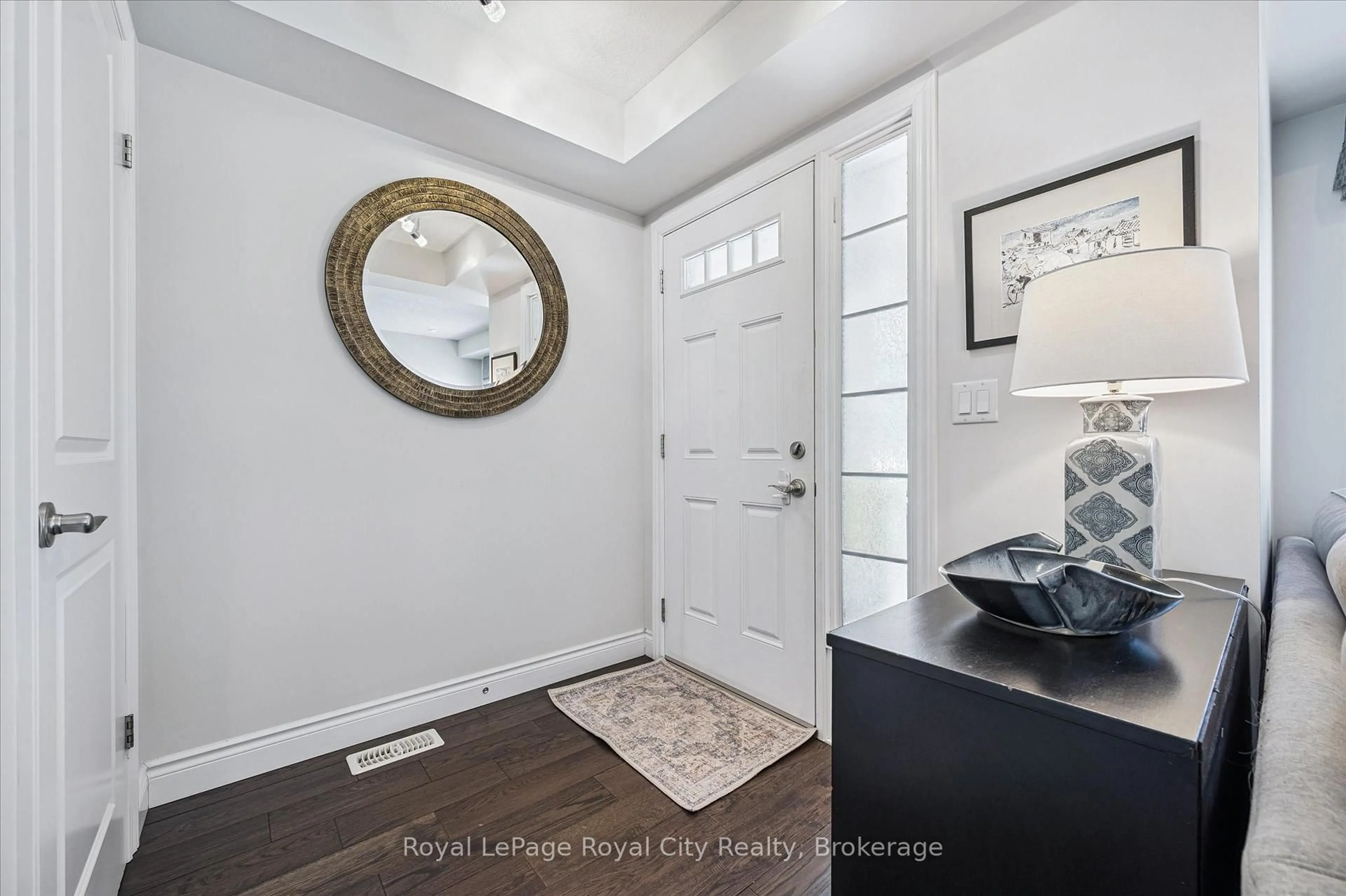 Indoor entryway for 635 Saginaw Pkwy #54, Cambridge Ontario N3H 1G6