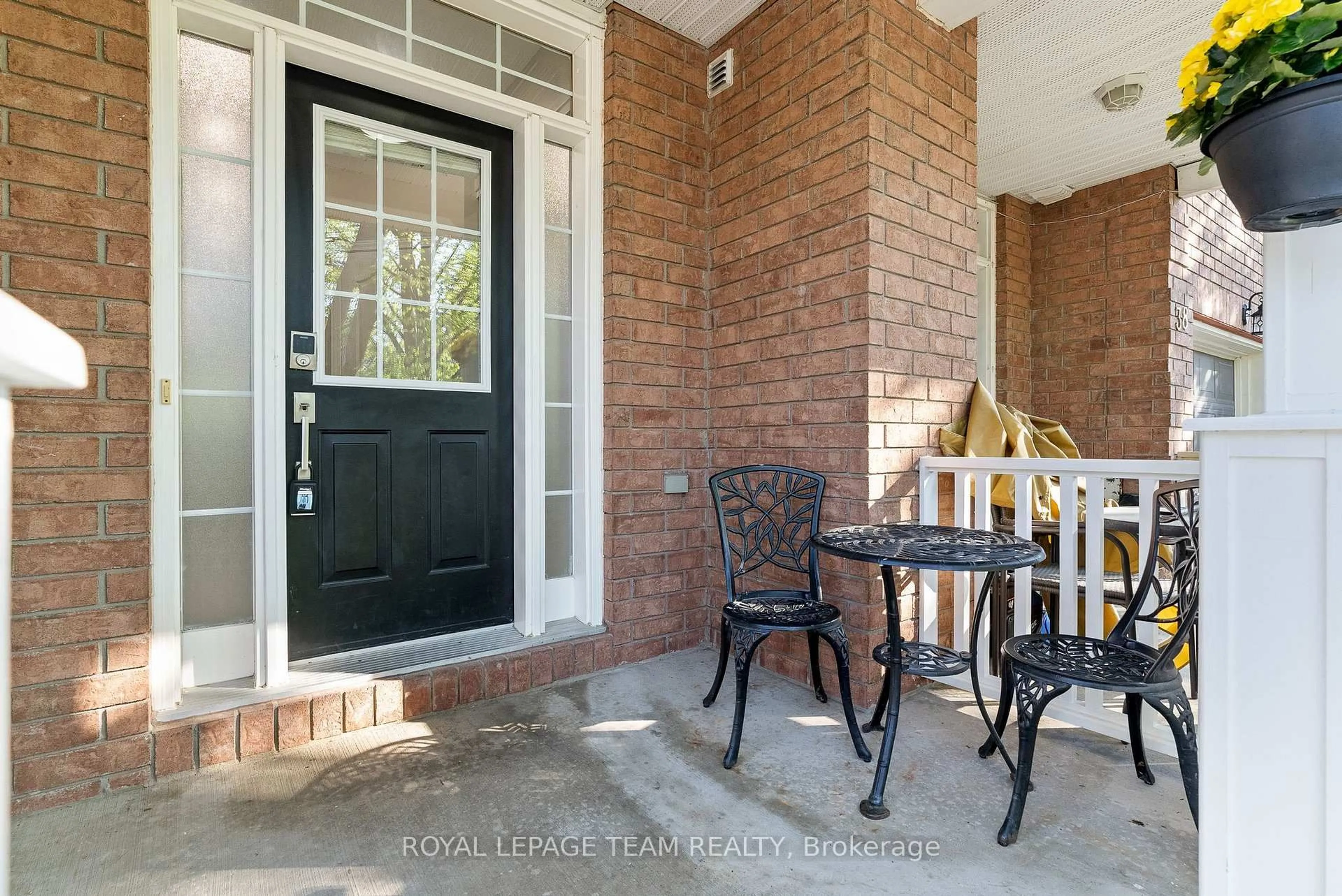 Indoor entryway for 40 Milner Downs Cres, Kanata Ontario K2M 2S5