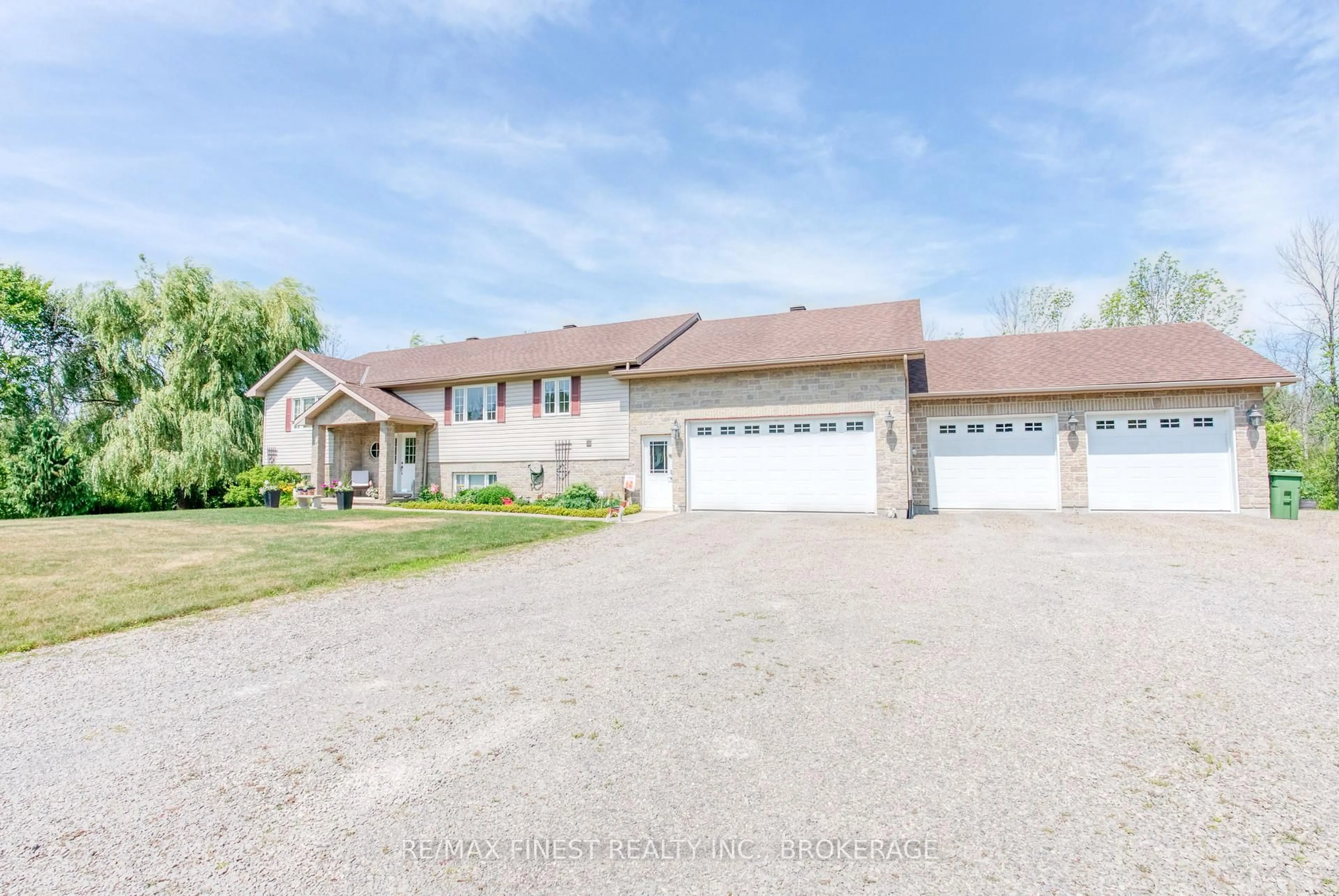 A pic from outside/outdoor area/front of a property/back of a property/a pic from drone, unknown for 6418 Sixth Concession Rd, Leeds and the Thousand Islands Ontario K0E 1A0