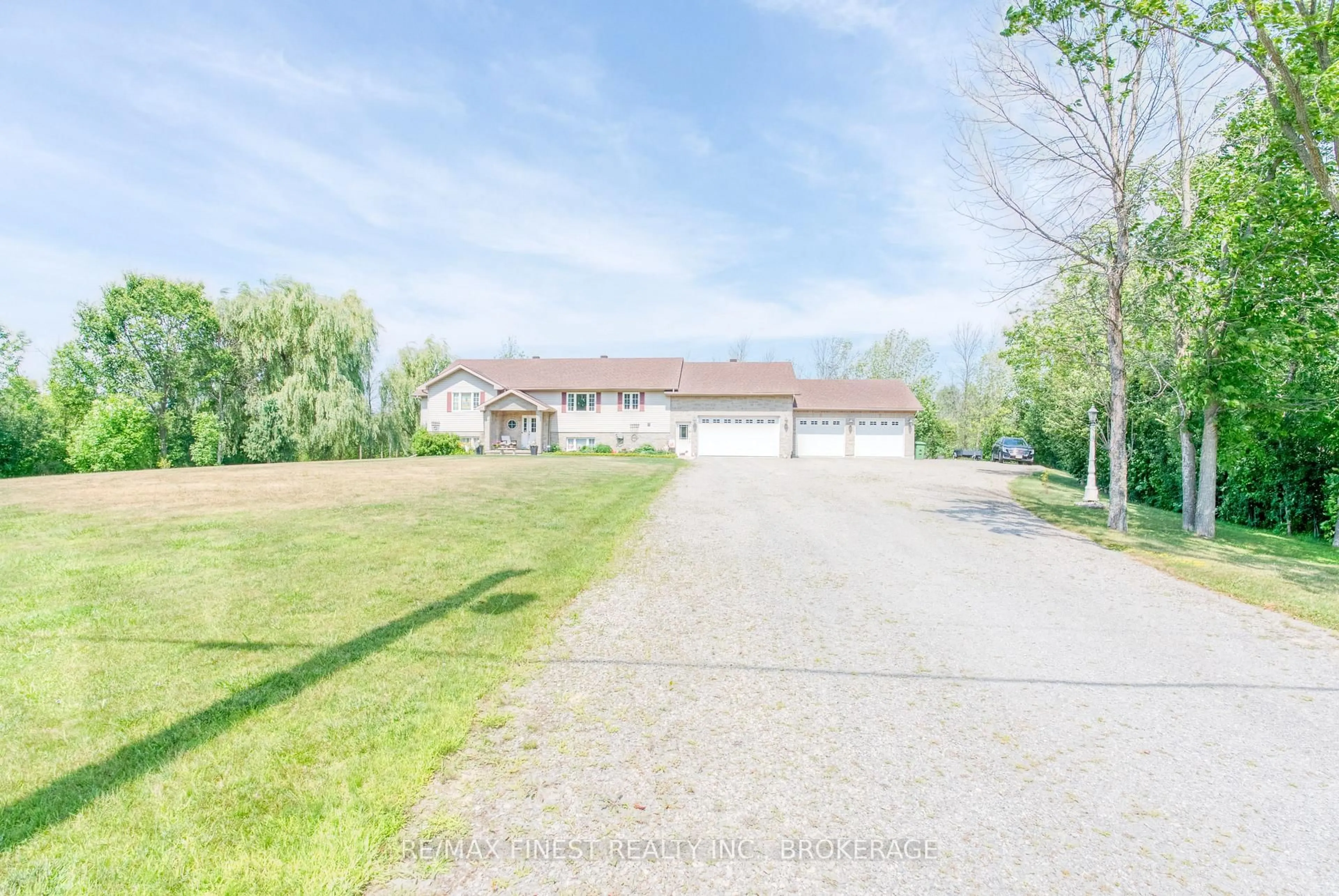 A pic from outside/outdoor area/front of a property/back of a property/a pic from drone, unknown for 6418 Sixth Concession Rd, Leeds and the Thousand Islands Ontario K0E 1A0