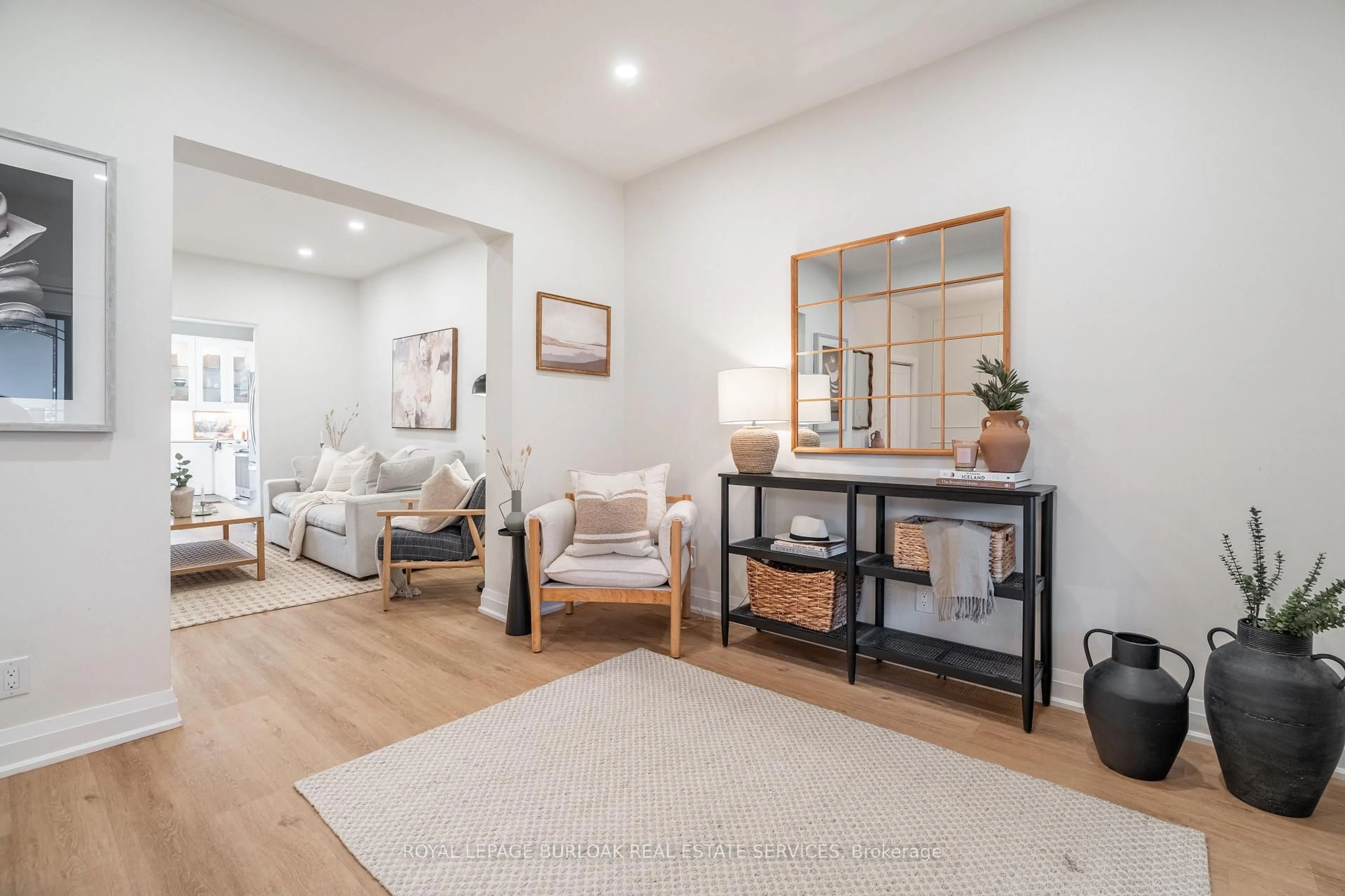 Indoor entryway for 51 East 23rd St, Hamilton Ontario L8V 2W5