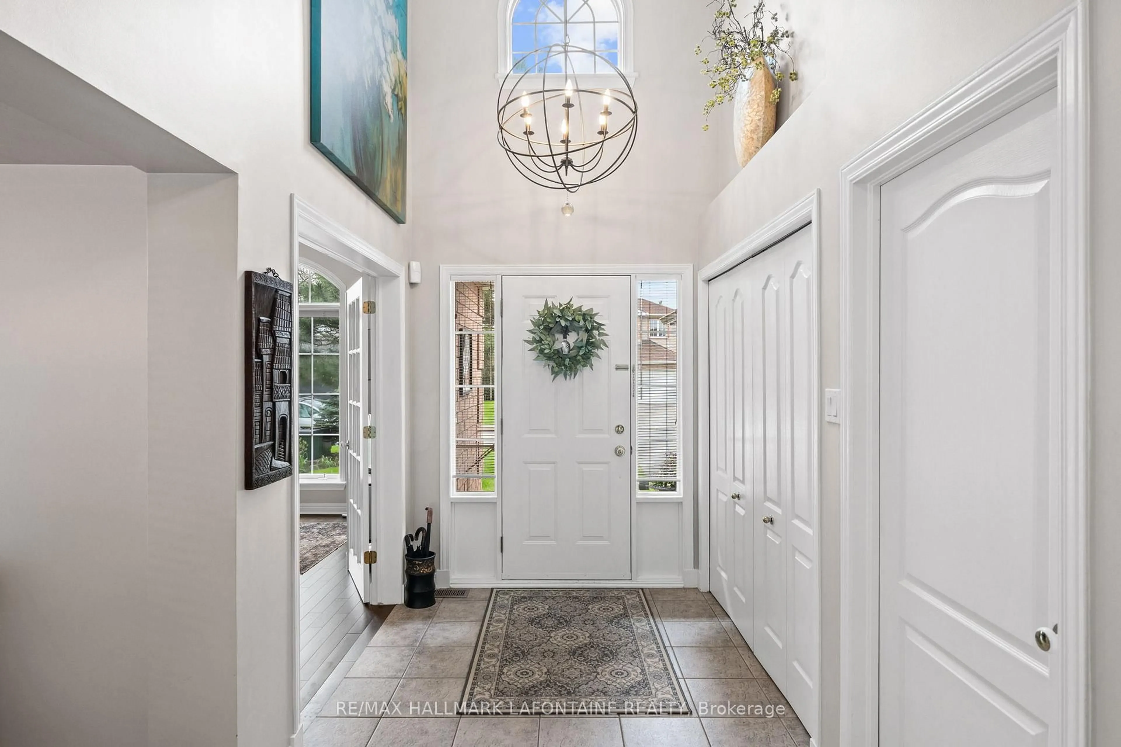 Indoor entryway for 4303 Totem Dr, Ottawa Ontario K1V 1L5
