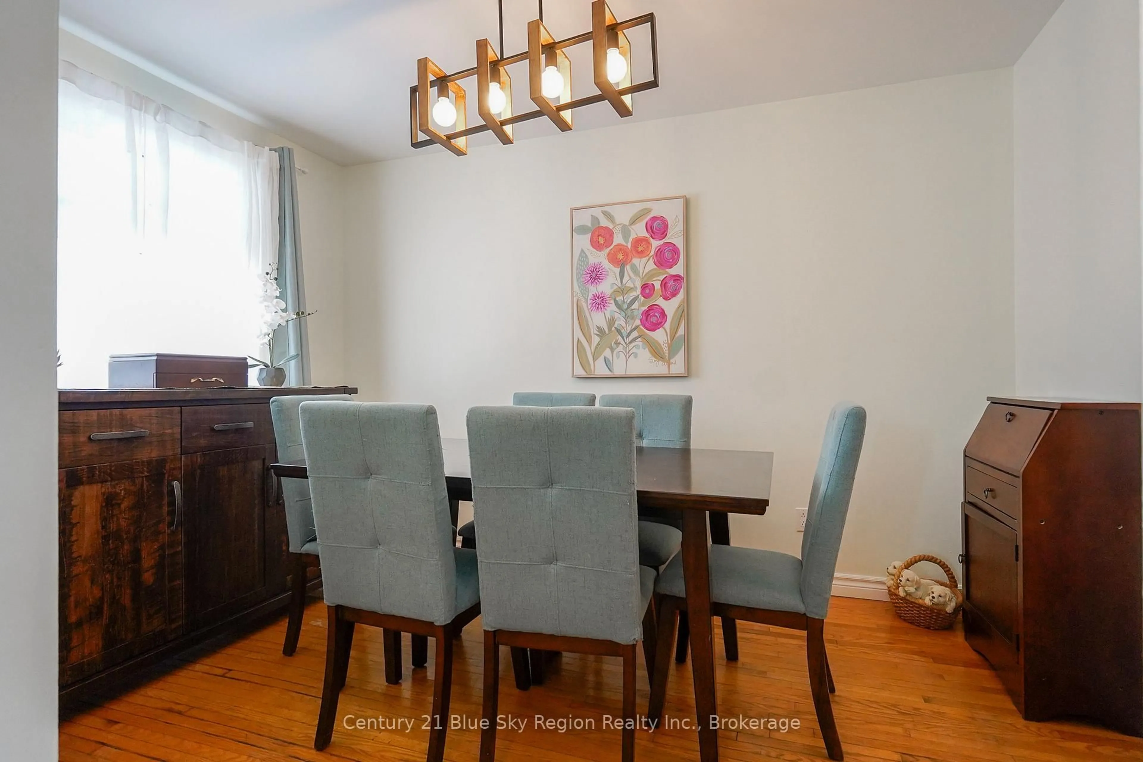 Dining room, wood/laminate floor for 14 Marshall Park Dr, North Bay Ontario P1A 3L1