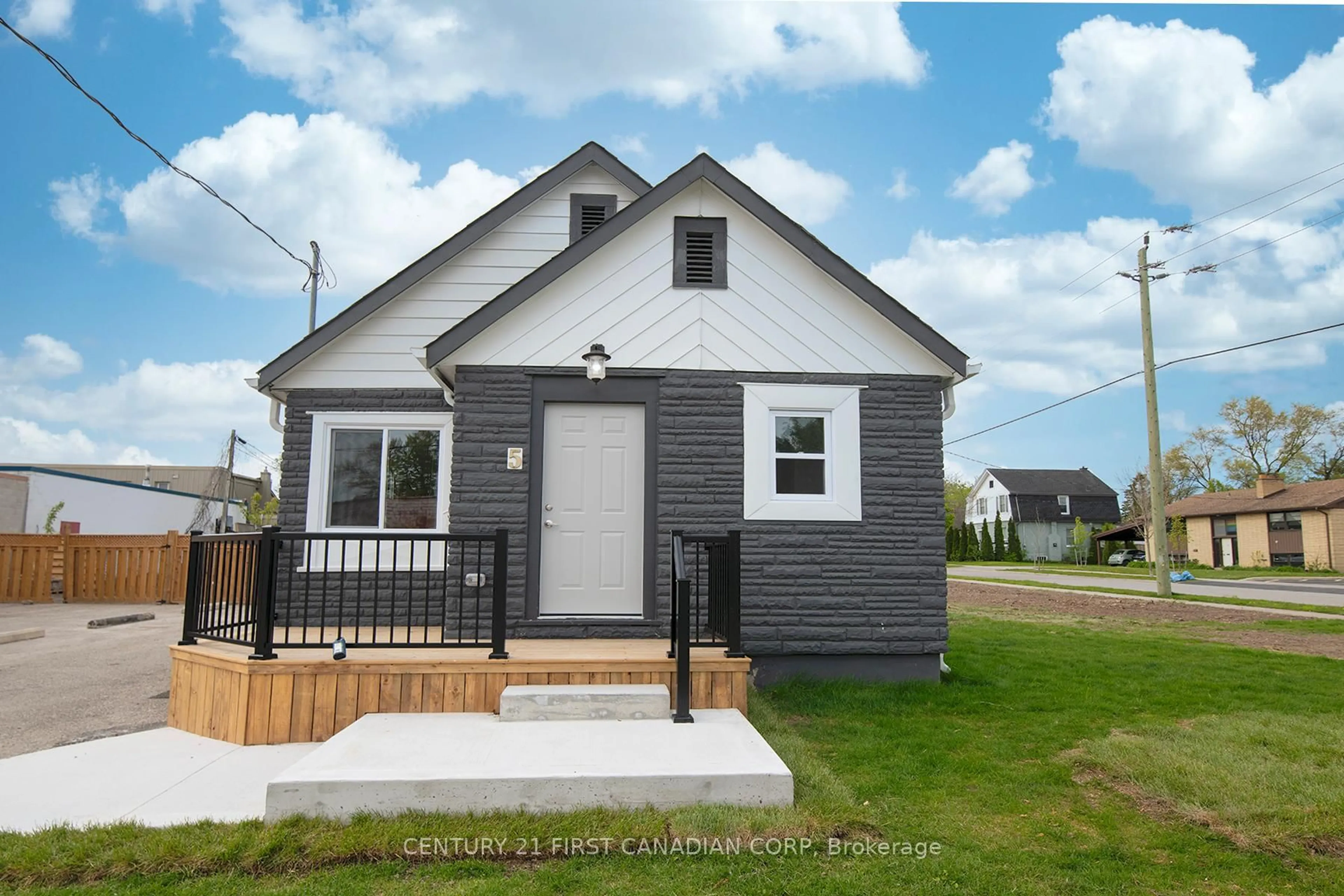 Home with vinyl exterior material, street for 5 Briscoe St, London South Ontario N6J 1L7