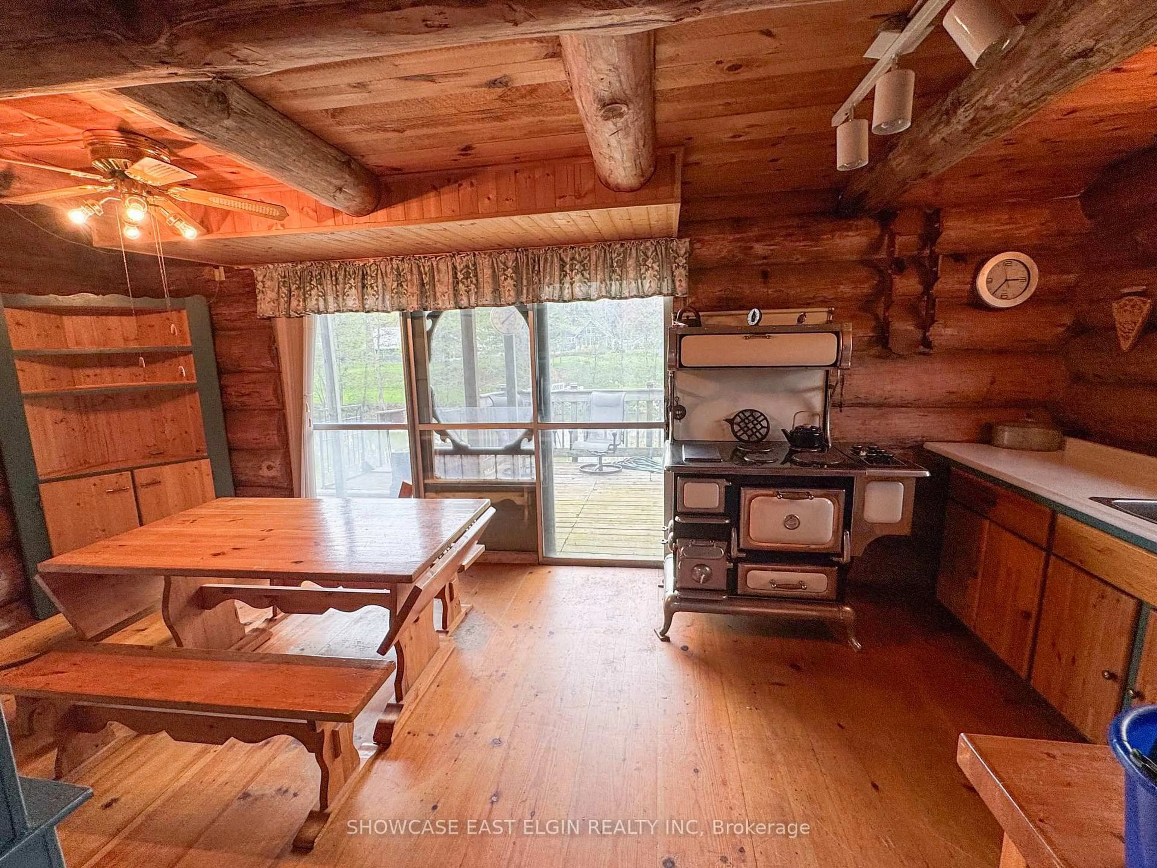 Rustic kitchen, wood/laminate floor for 49342 and 49344 Dexter Line, Malahide Ontario N5H 2R2