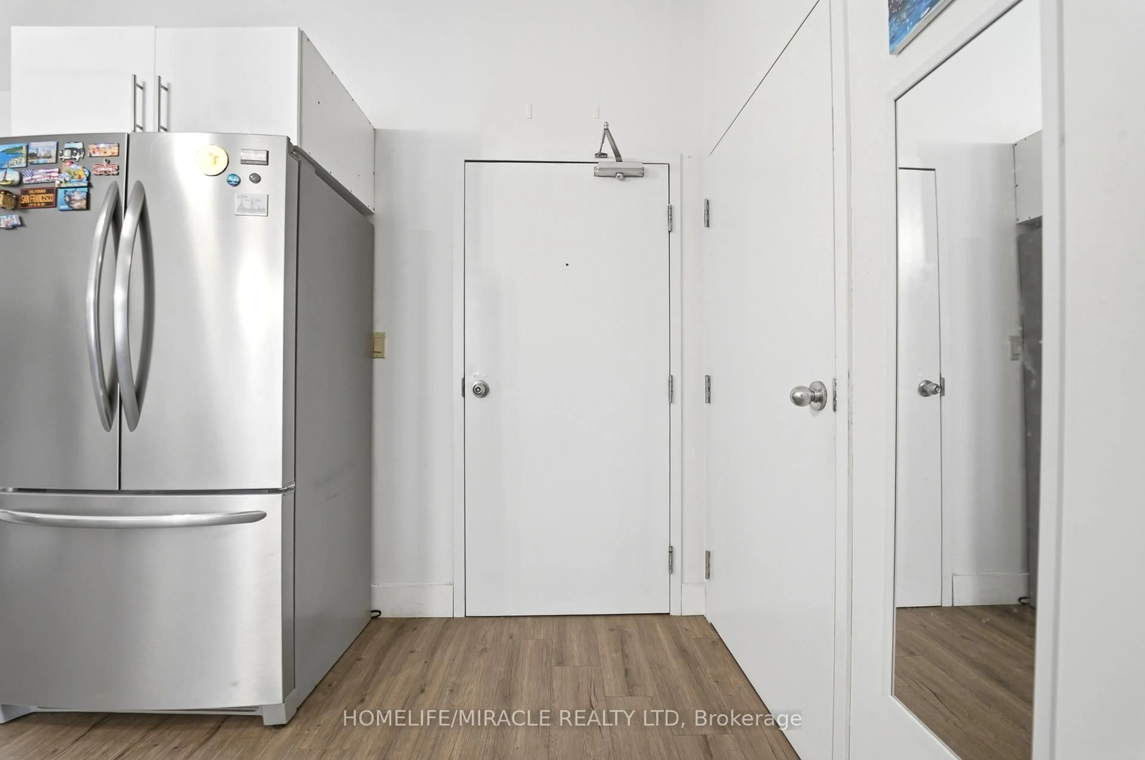 Indoor entryway for 150 Colborne St #204, Brantford Ontario N3T 2G6