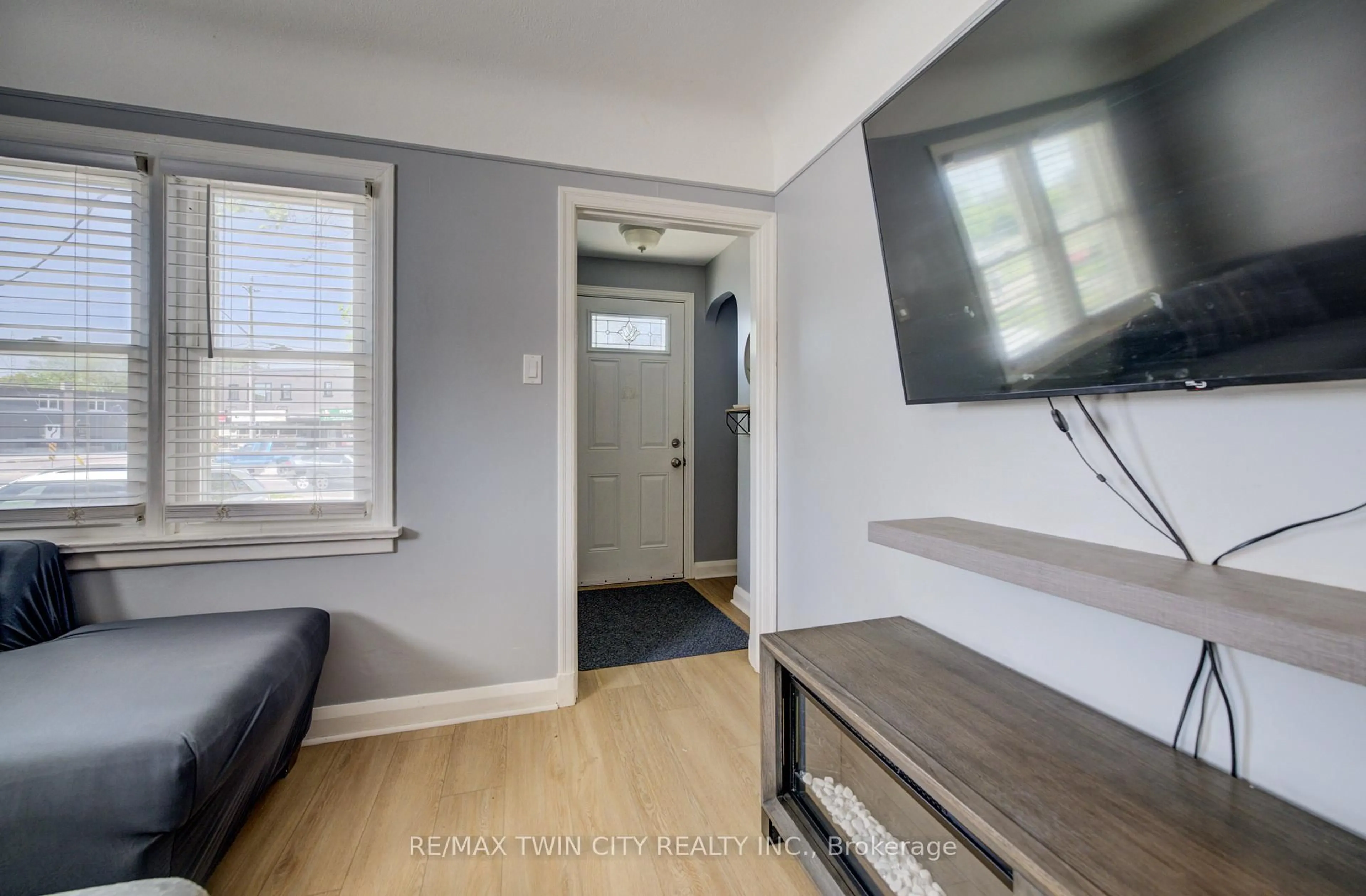 A pic of a room for 290 Lancaster St, Kitchener Ontario N2H 4V6