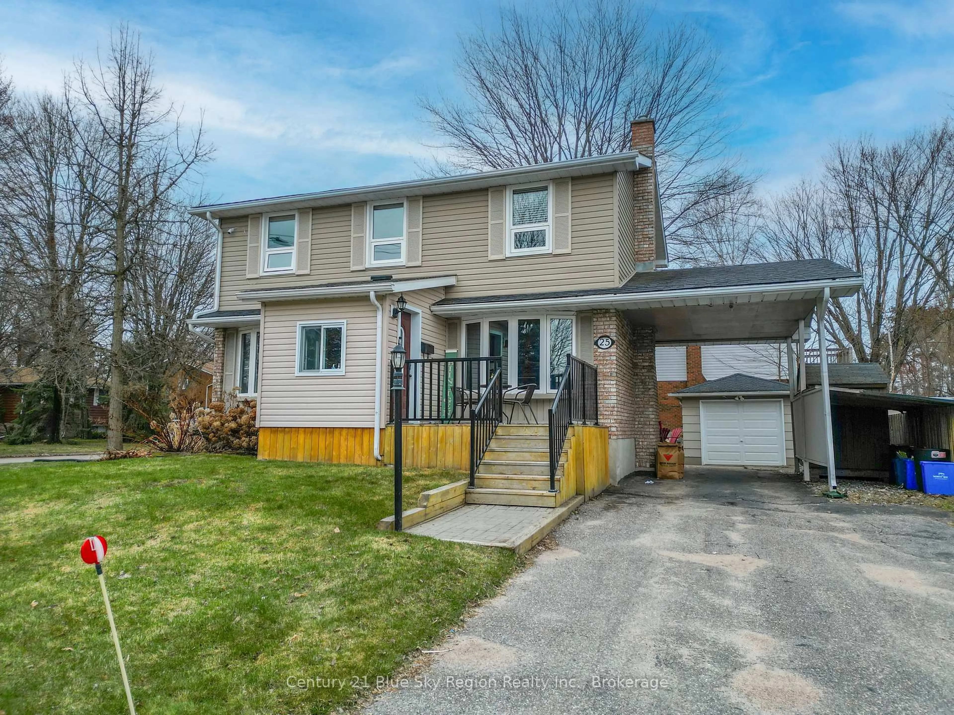 A pic from outside/outdoor area/front of a property/back of a property/a pic from drone, street for 25 Rowe Ave, North Bay Ontario P1A 1W8