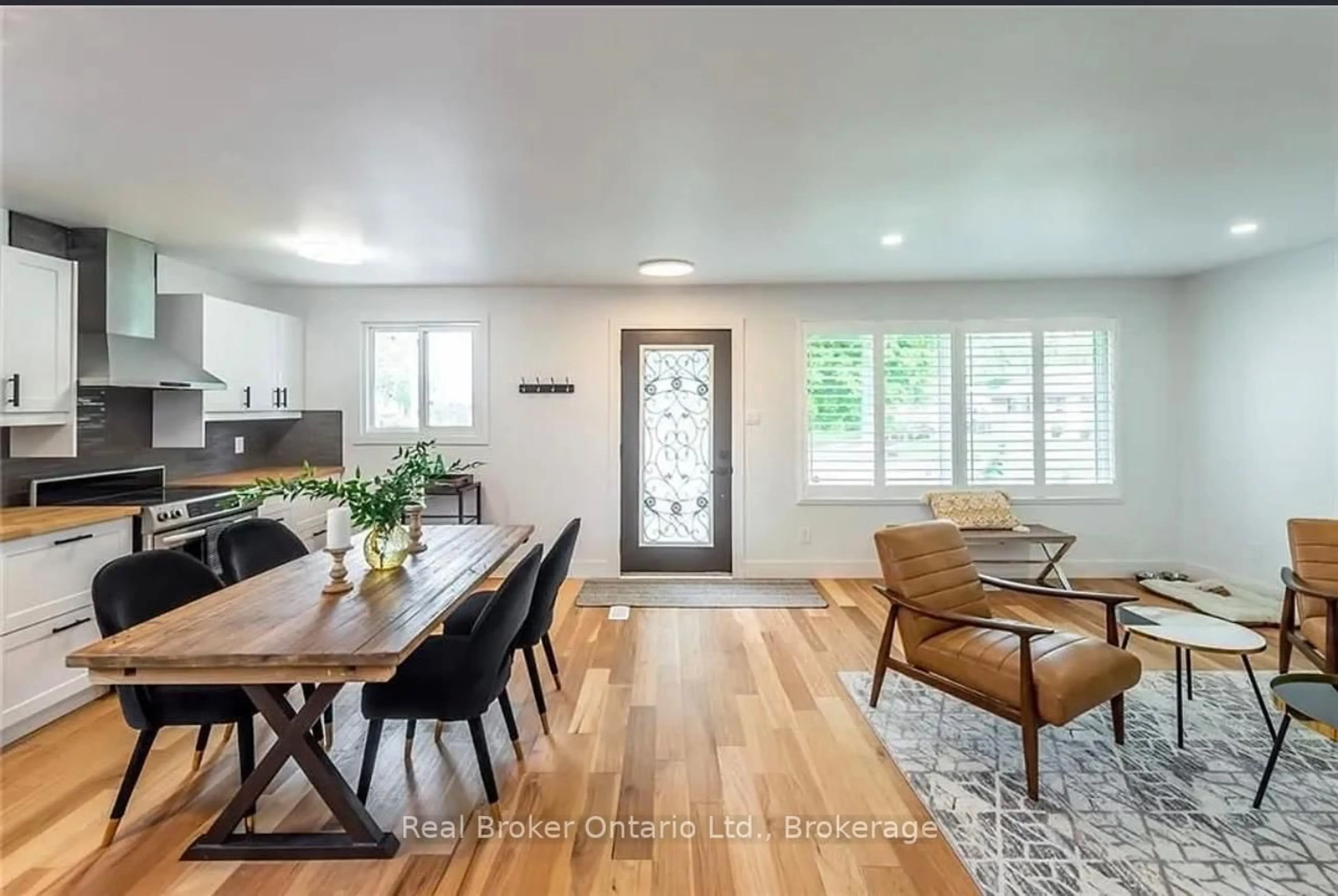 Open concept kitchen, wood/laminate floor for 10 Sandlyn Crt, Hamilton Ontario L8H 2R5