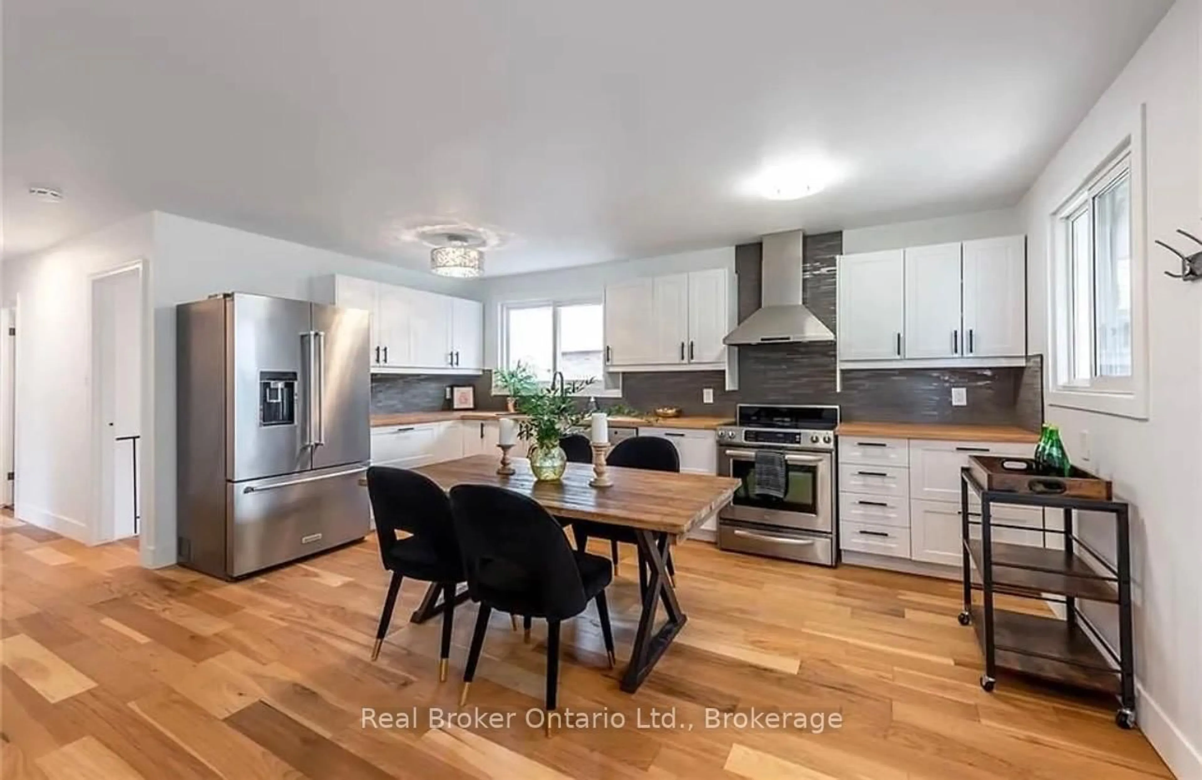 Open concept kitchen, wood/laminate floor for 10 Sandlyn Crt, Hamilton Ontario L8H 2R5