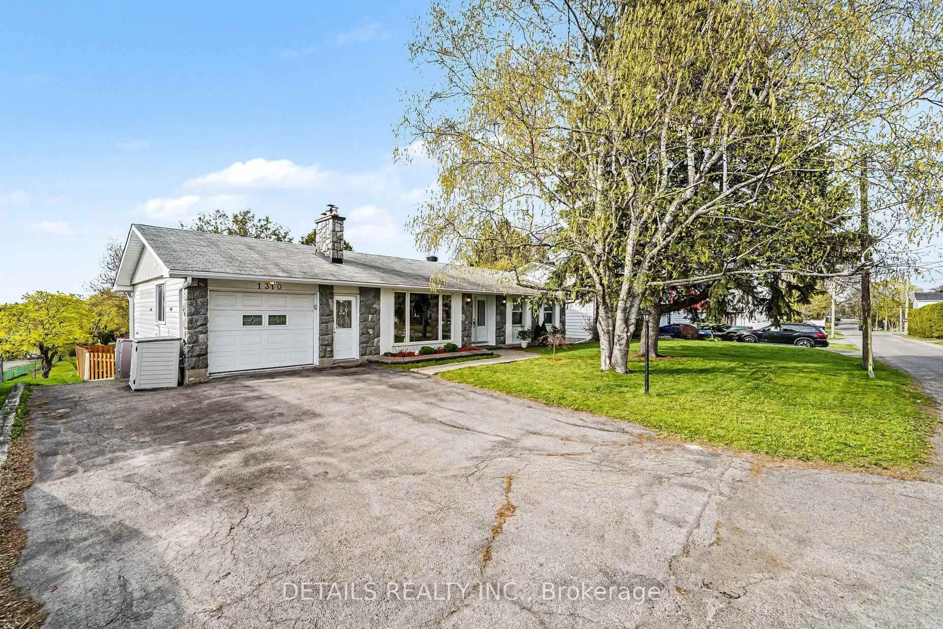 A pic from outside/outdoor area/front of a property/back of a property/a pic from drone, street for 1310 Cousineau St, Orleans Ontario K1C 1A7