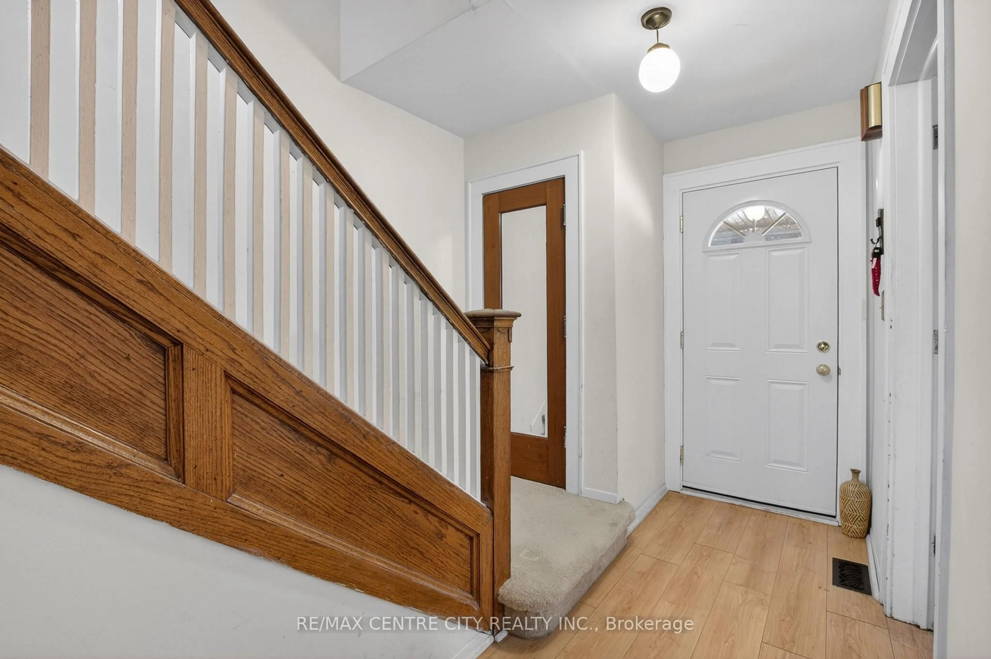 Indoor entryway for 43 Stanley St, London South Ontario N6C 1B2