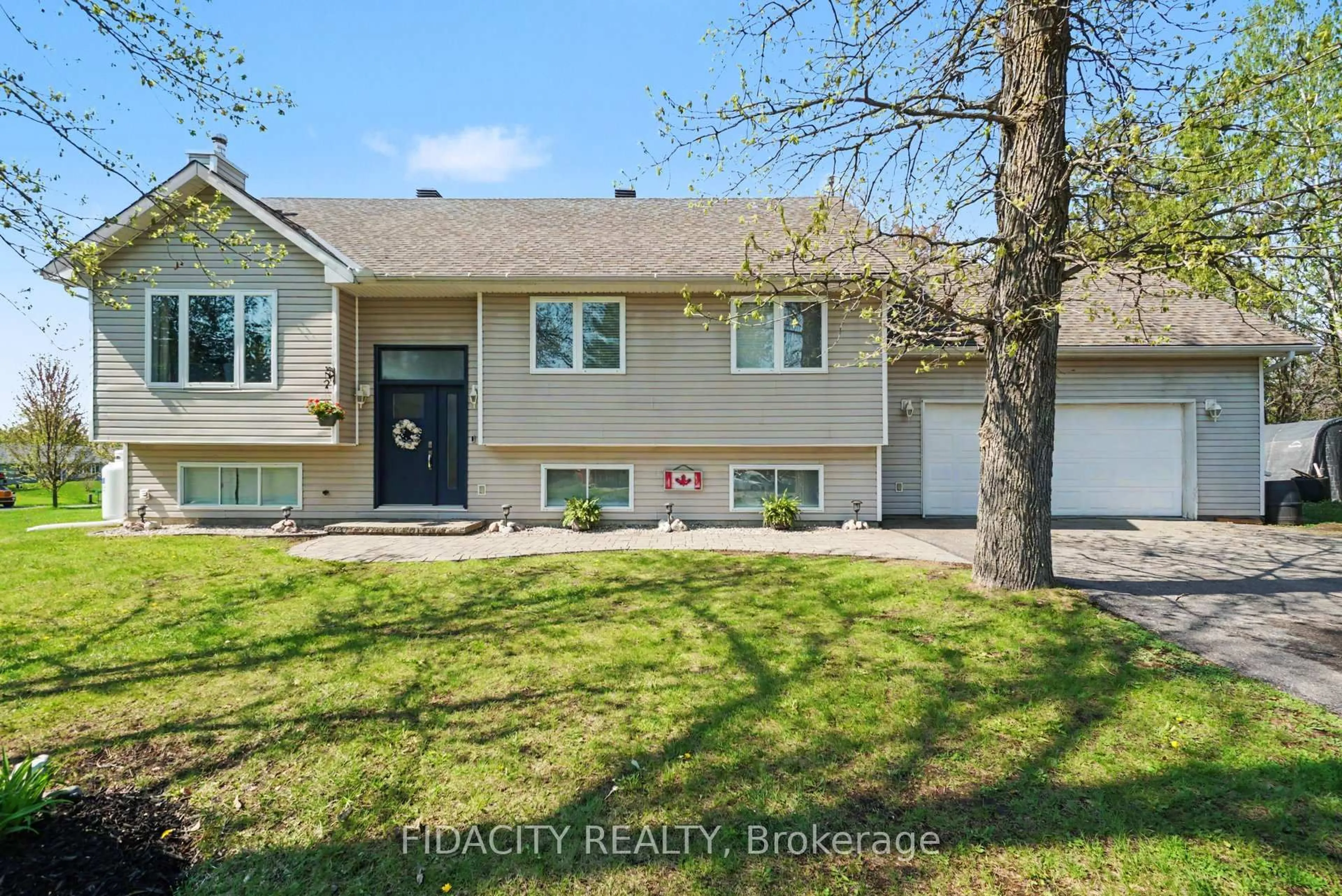 Home with vinyl exterior material, street for 266 Clifford Campbell St, Fitzroy Harbour Ontario K0A 1X0