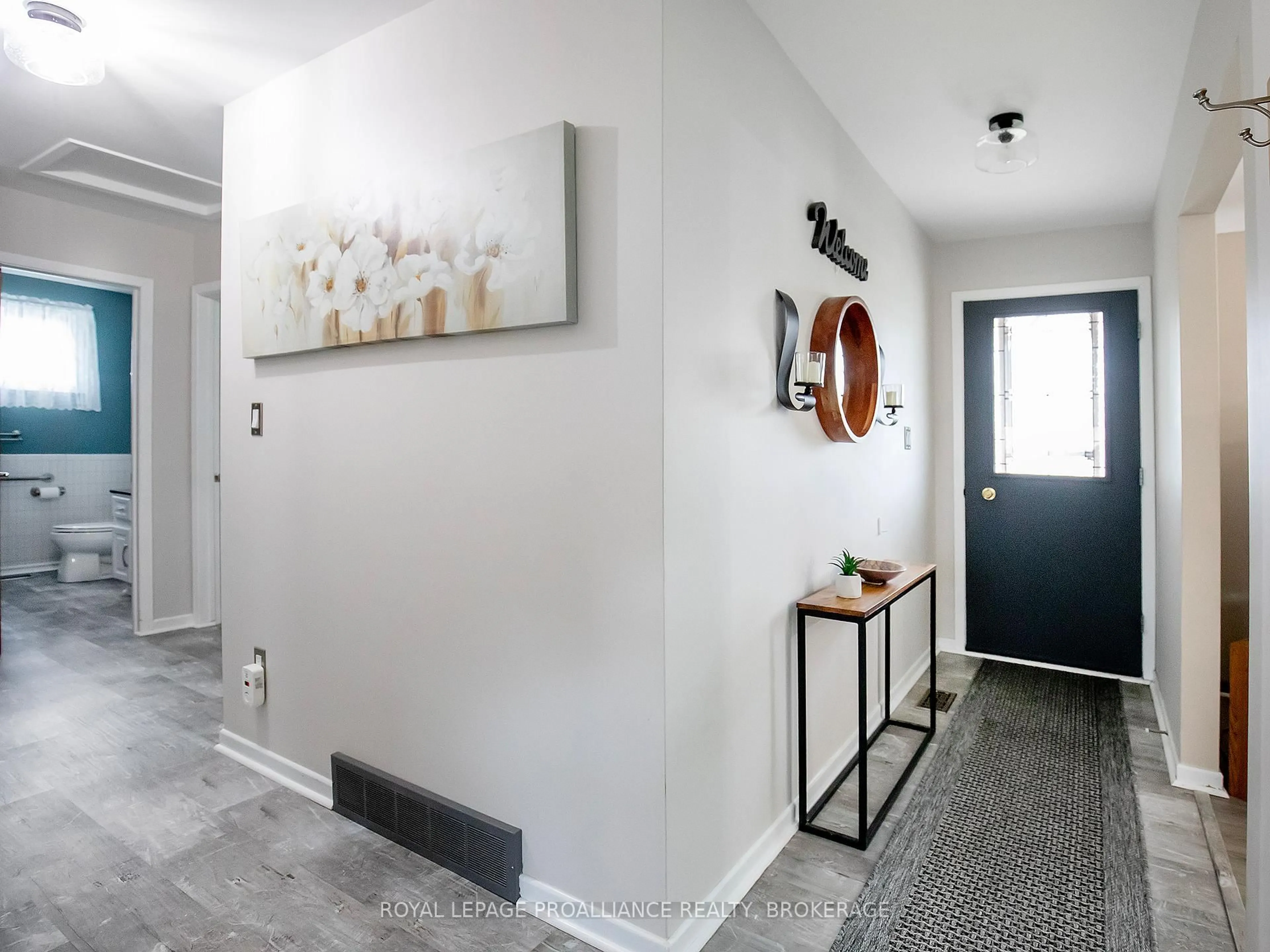 Indoor entryway for 835 Nordic Ave, Kingston Ontario K7M 4S9