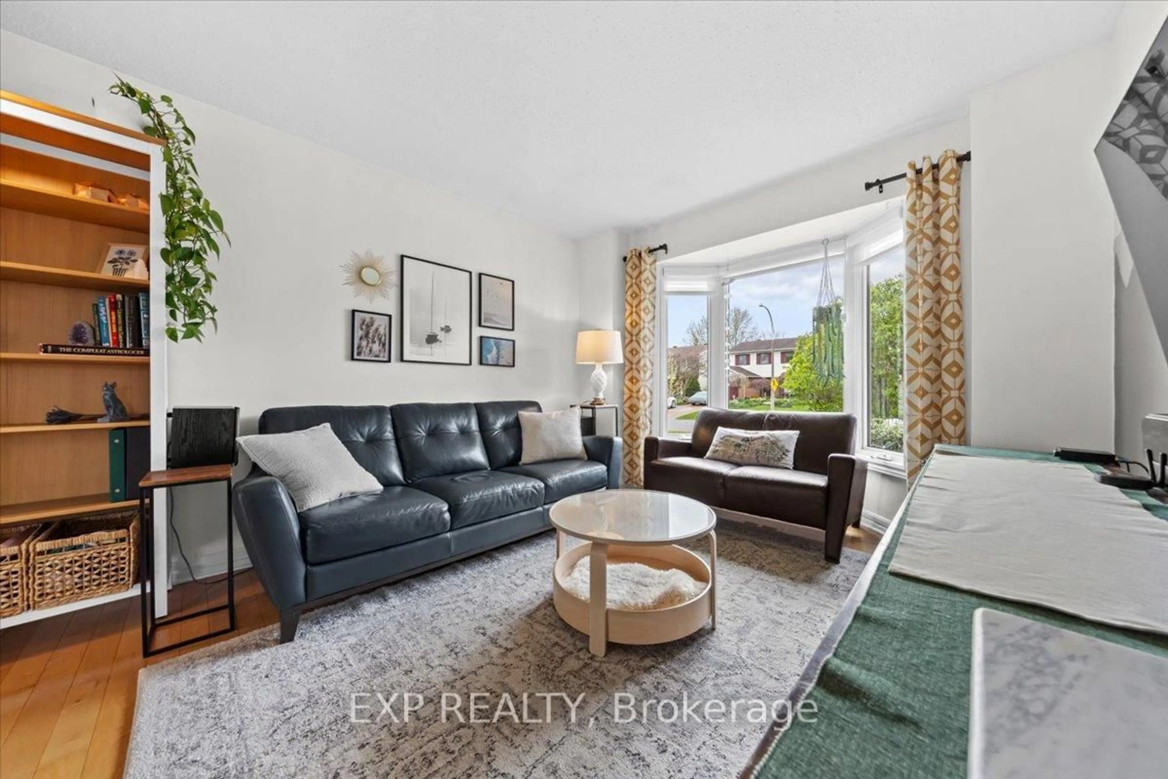Living room with furniture, unknown for 1073 ST GERMAIN Cres, Ottawa Ontario K1C 2L7