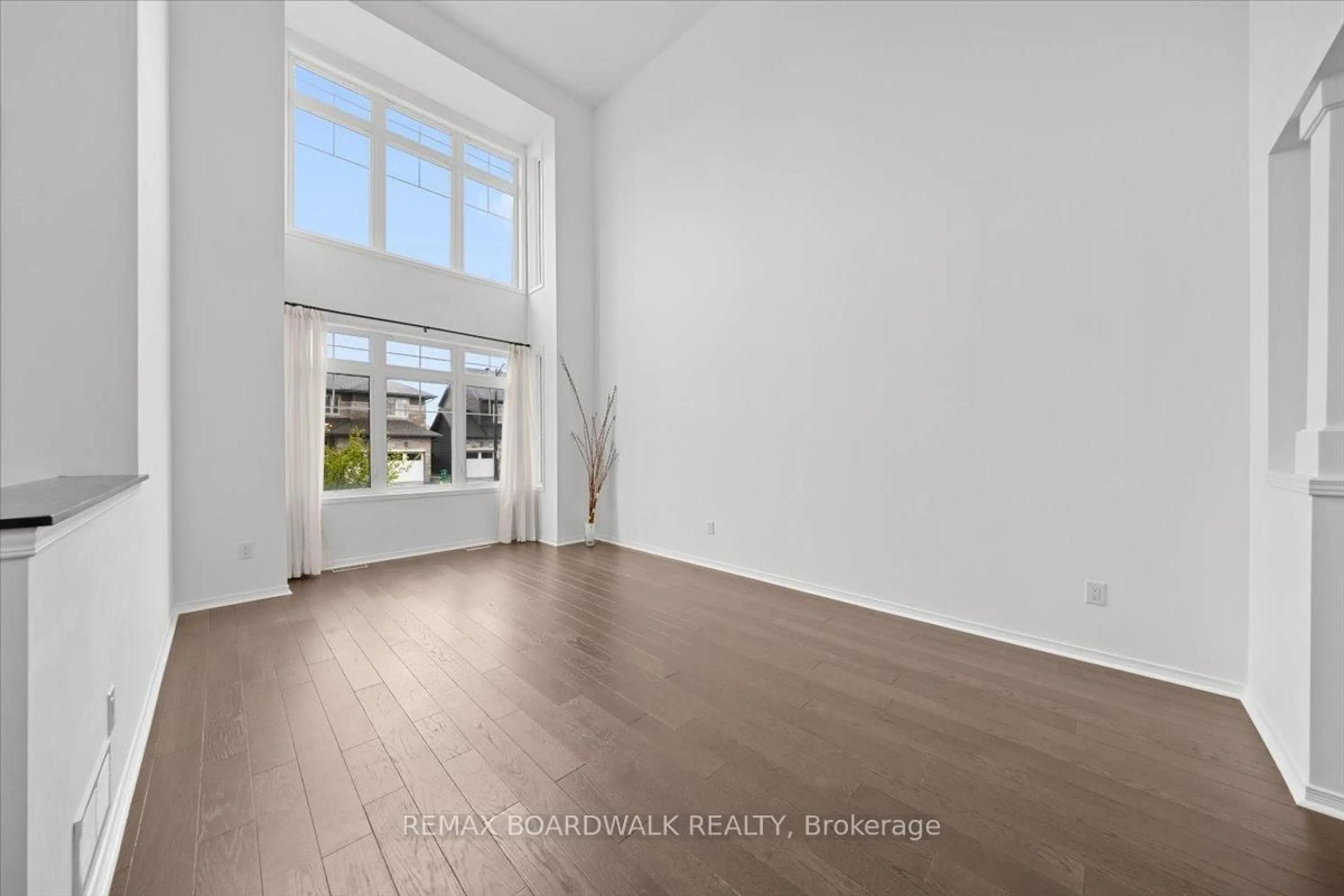 A pic of a room for 333 Haliburton Hts, Ottawa Ontario K2V 0G2