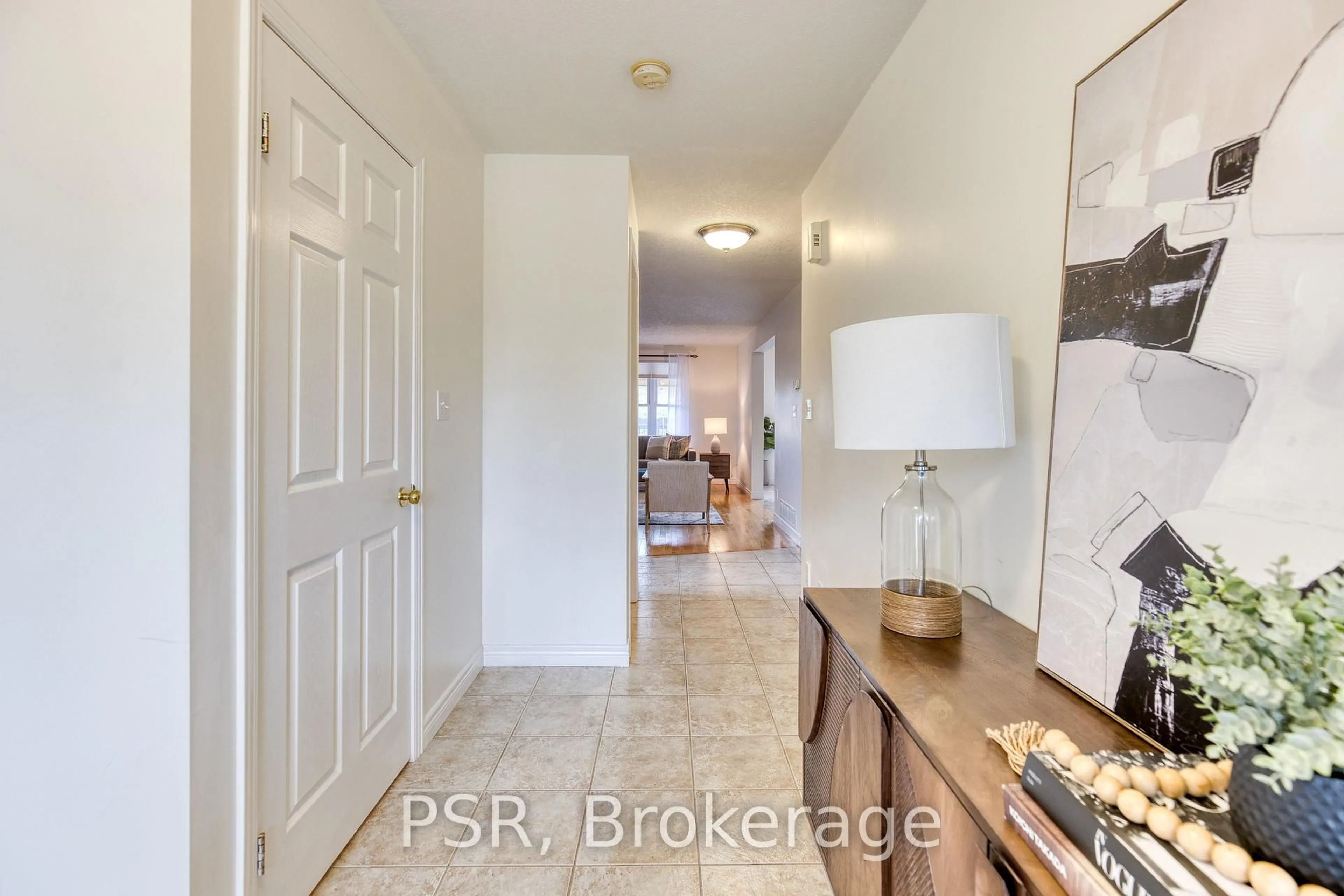 Indoor entryway for 565 St Moritz Ave, Waterloo Ontario N2T 2Z3