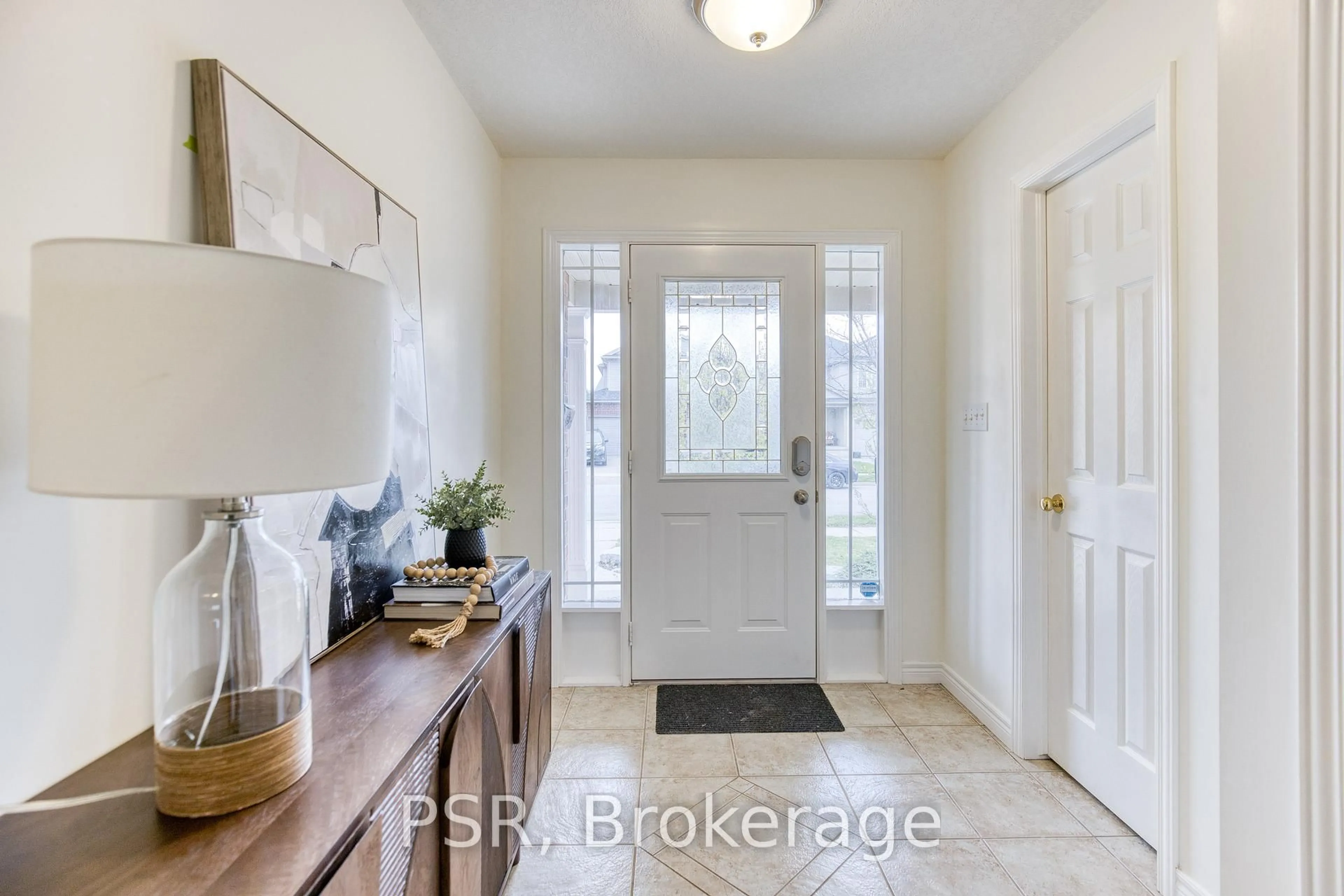 Indoor entryway for 565 St Moritz Ave, Waterloo Ontario N2T 2Z3