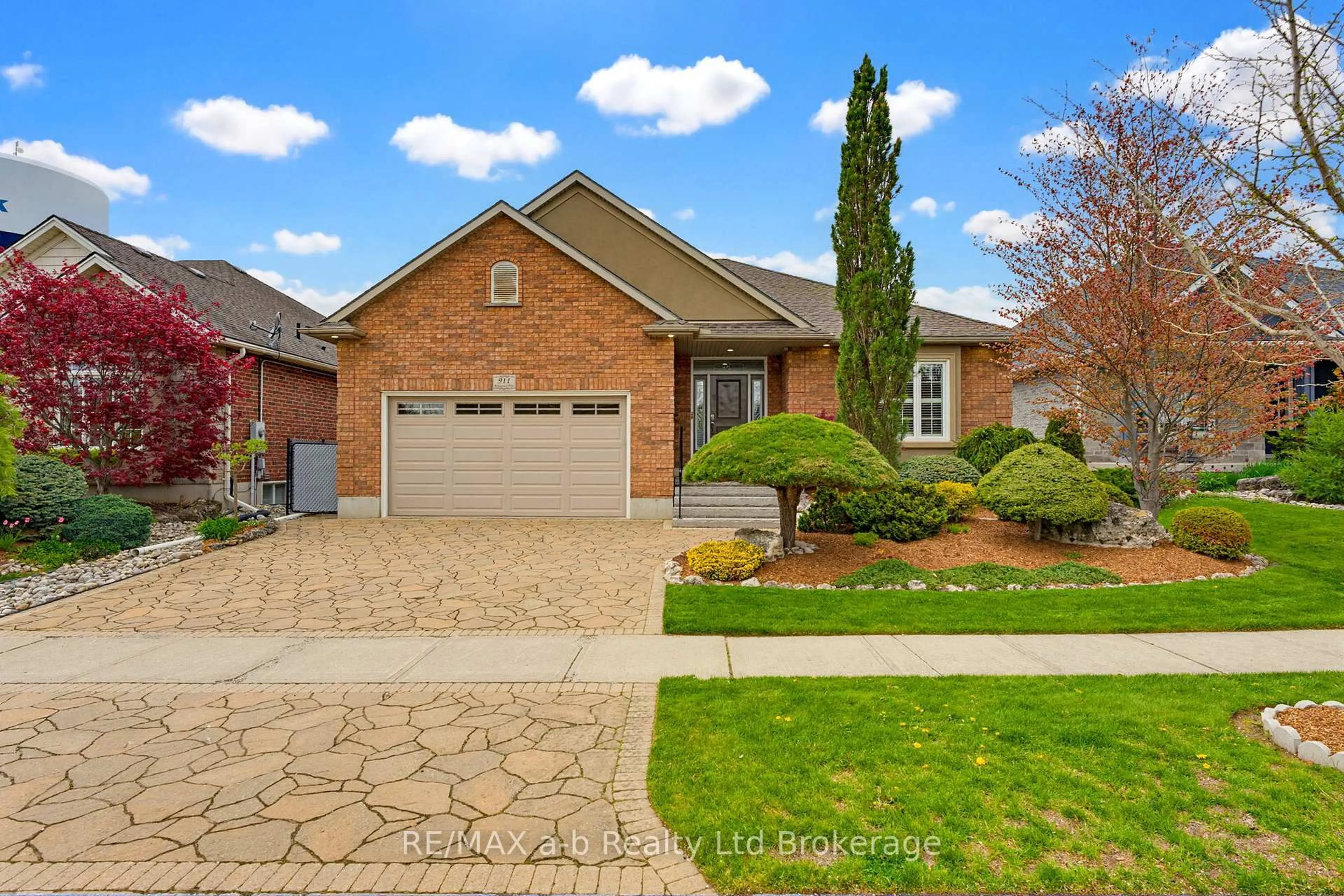 Home with brick exterior material, street for 911 Ridgewood Dr, Woodstock Ontario N4T 0B8