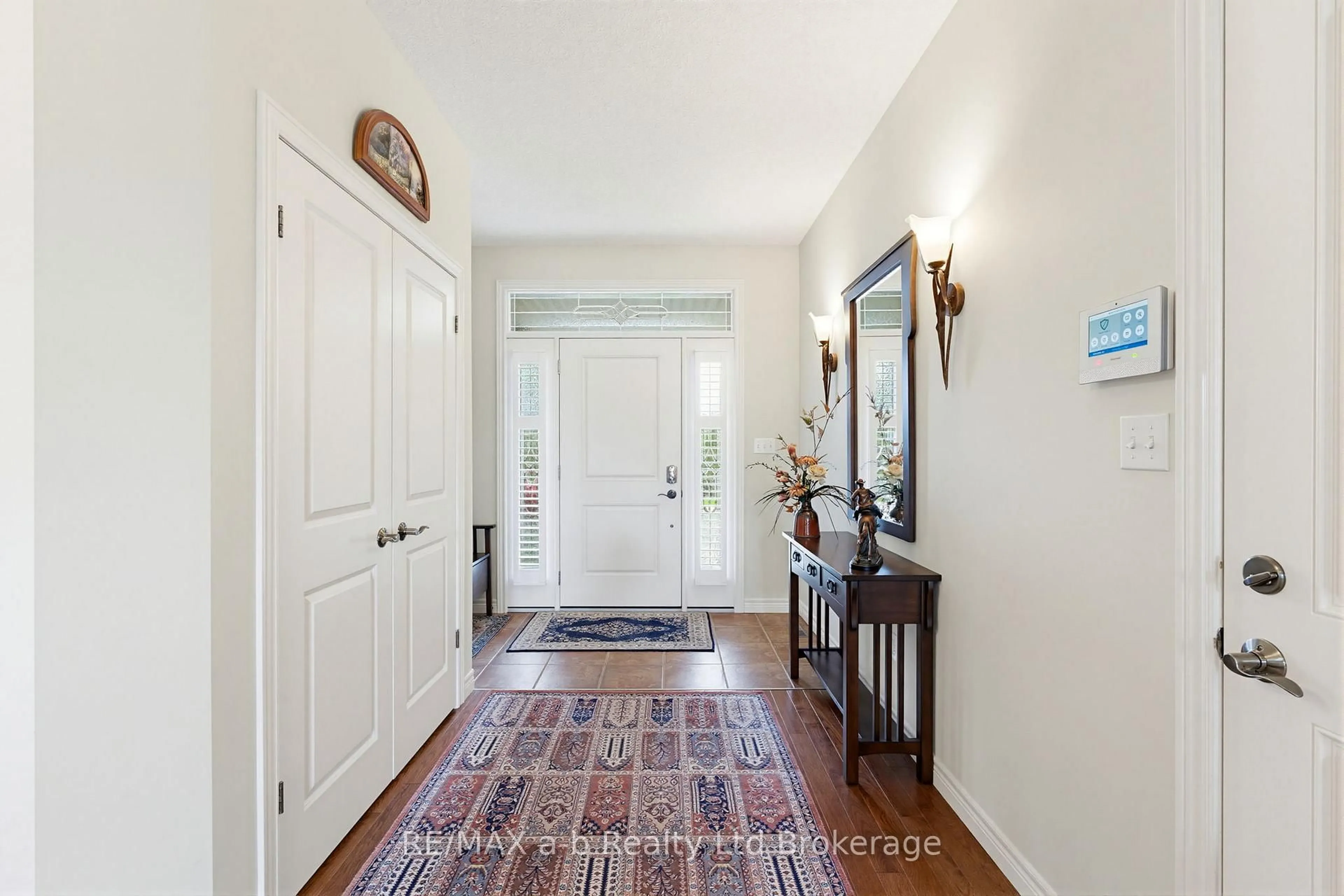 Indoor entryway for 911 Ridgewood Dr, Woodstock Ontario N4T 0B8