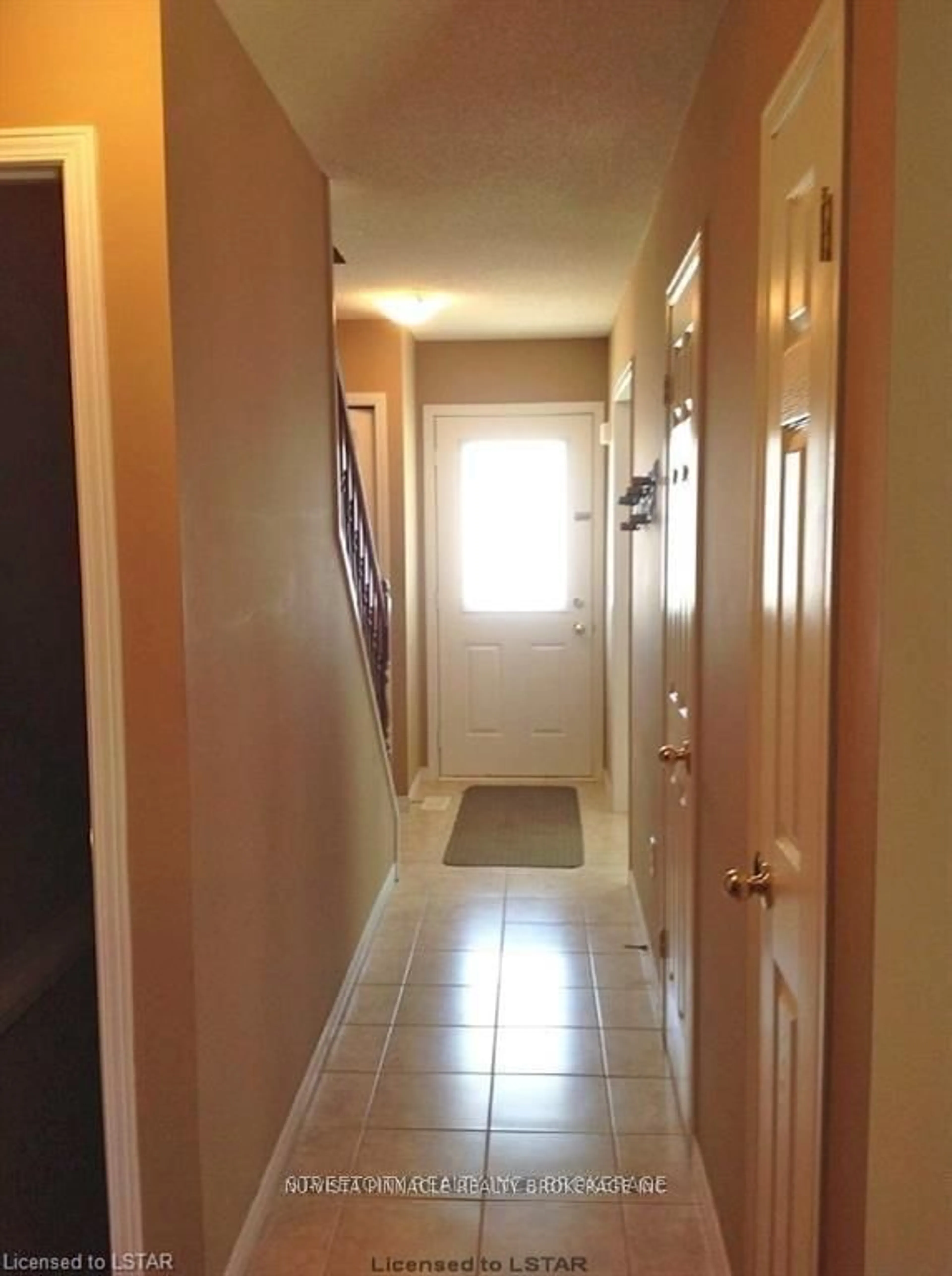 Indoor entryway for 780 Fanshawe Park Rd #18, London North Ontario N5X 1L5