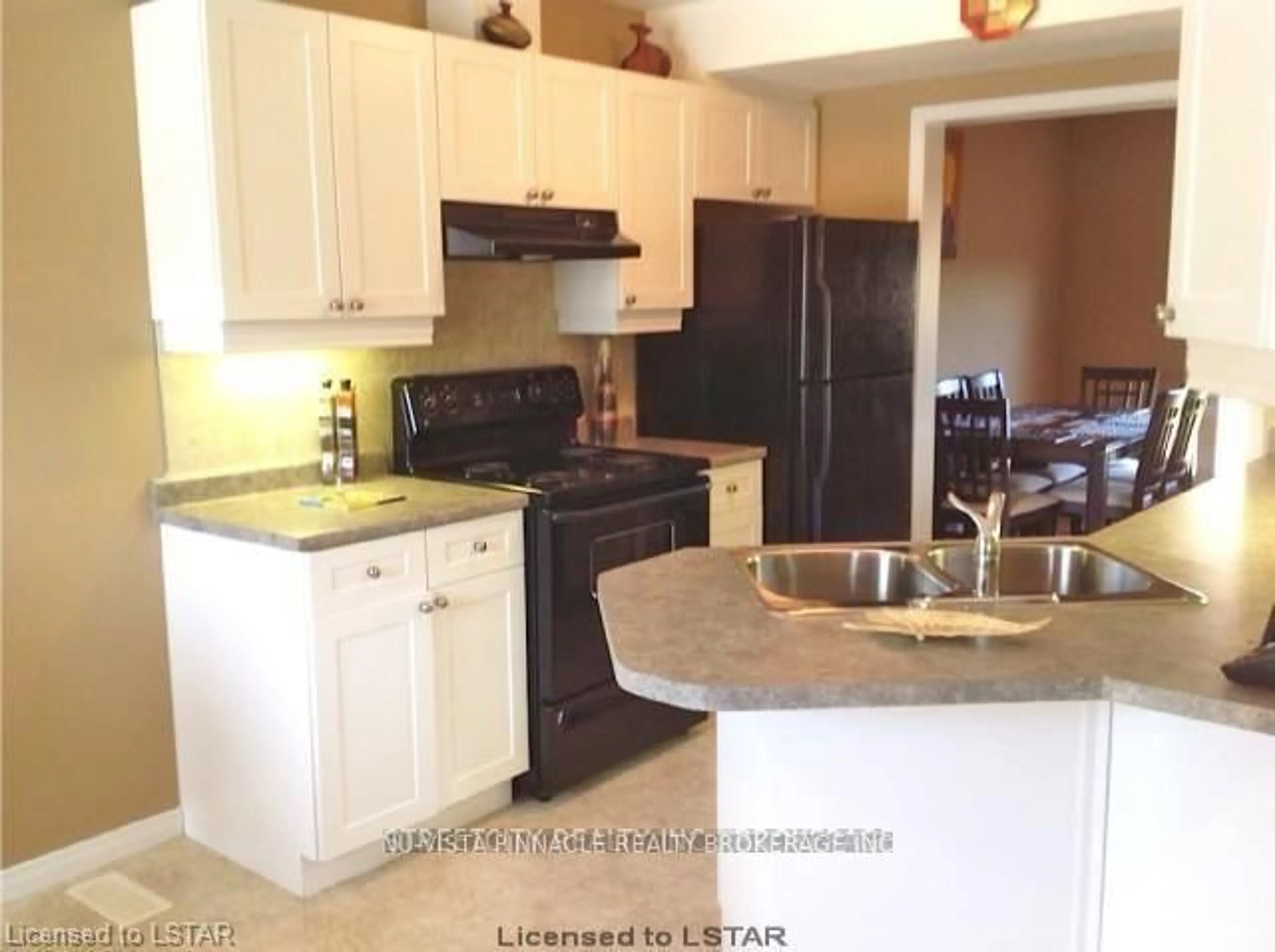 Unknown for 780 Fanshawe Park Rd #18, London North Ontario N5X 1L5