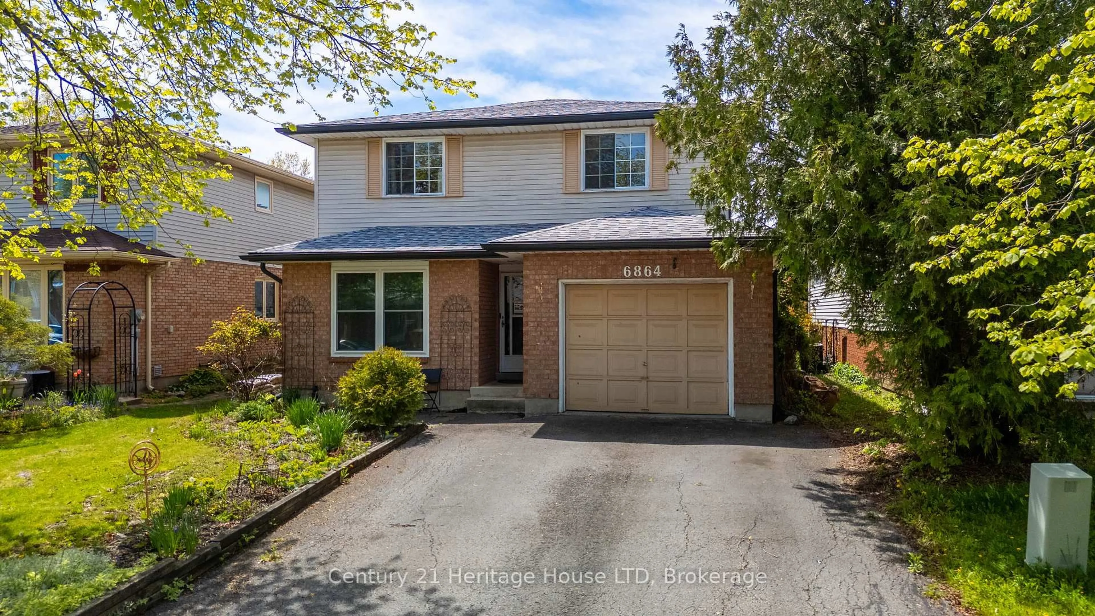 Home with brick exterior material, street for 6864 Sunrise Crt, Niagara Falls Ontario L2G 7V2