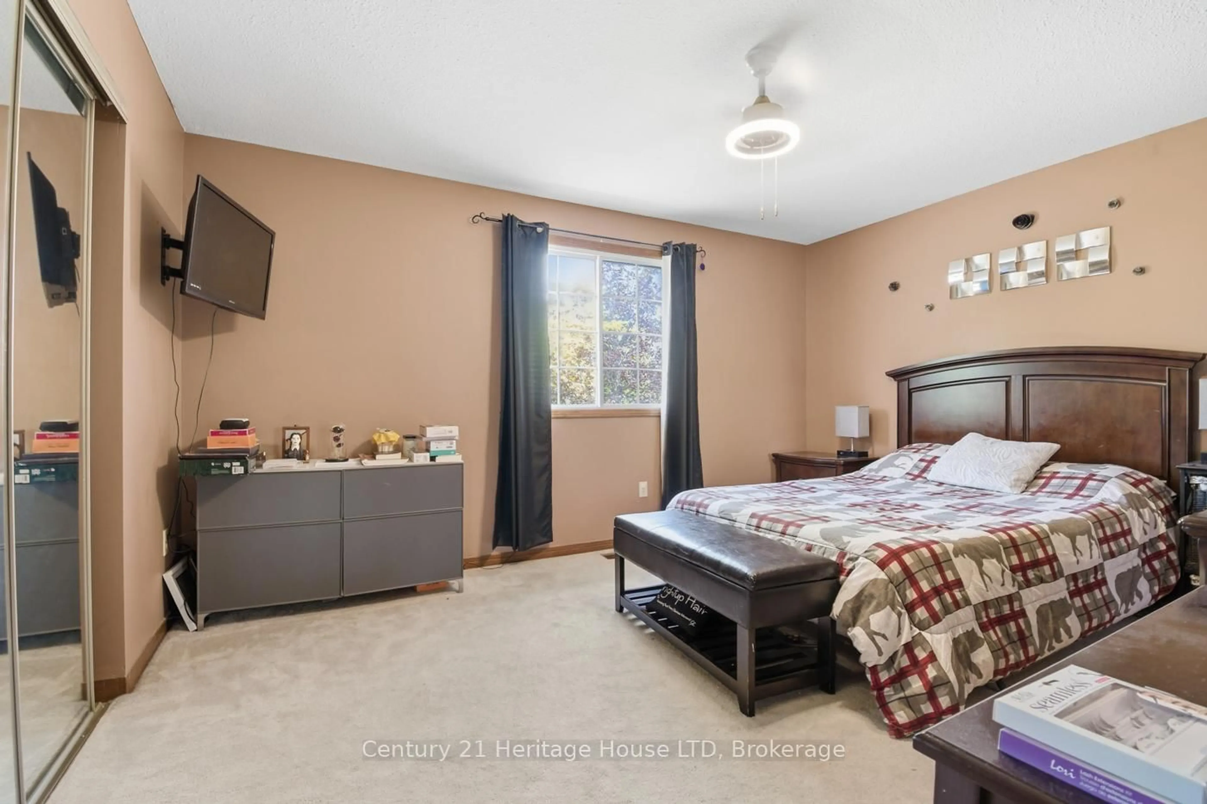 A pic of a room for 6864 Sunrise Crt, Niagara Falls Ontario L2G 7V2