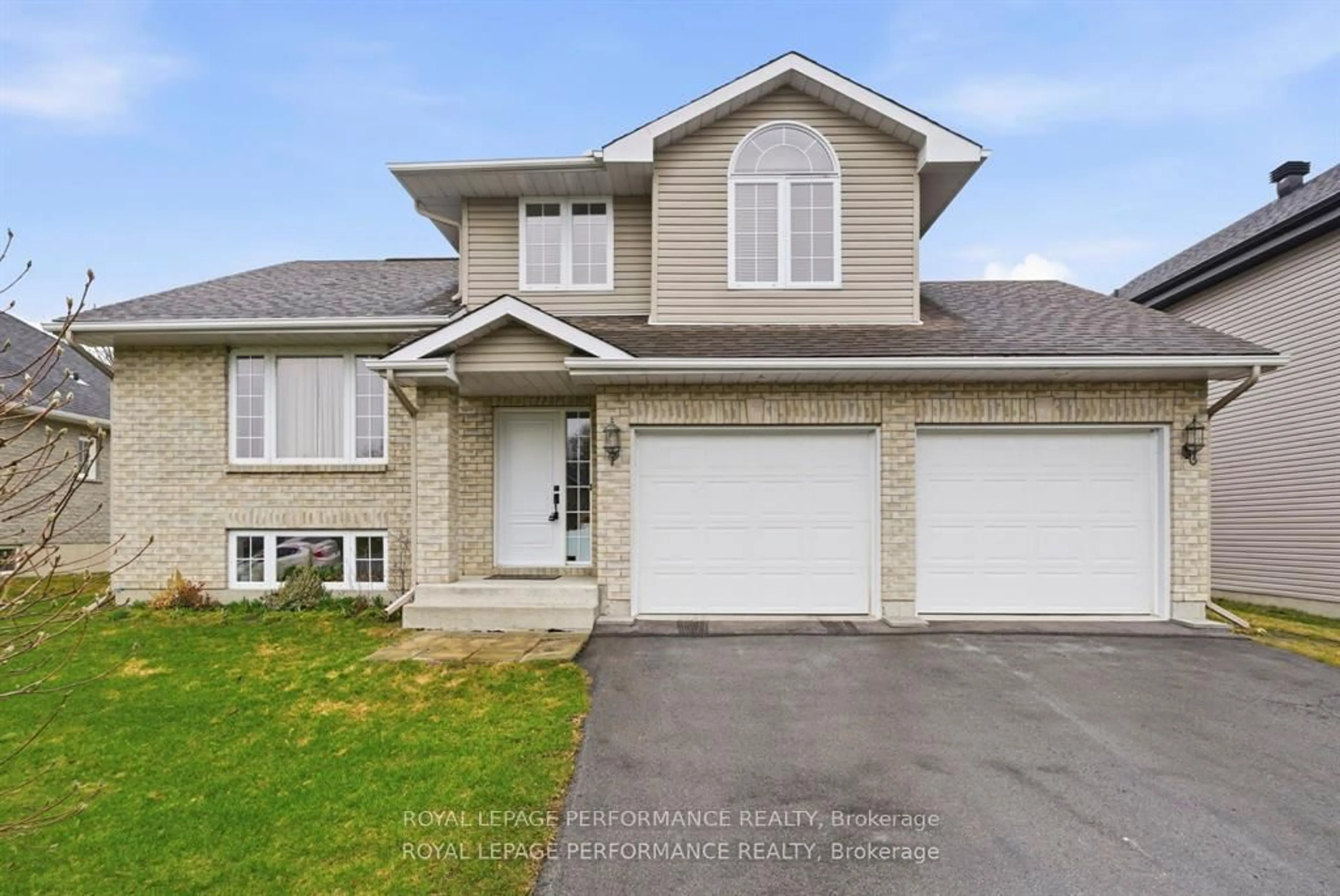 Home with vinyl exterior material, street for 18353 Lana Dr, South Glengarry Ontario K6H 7L9