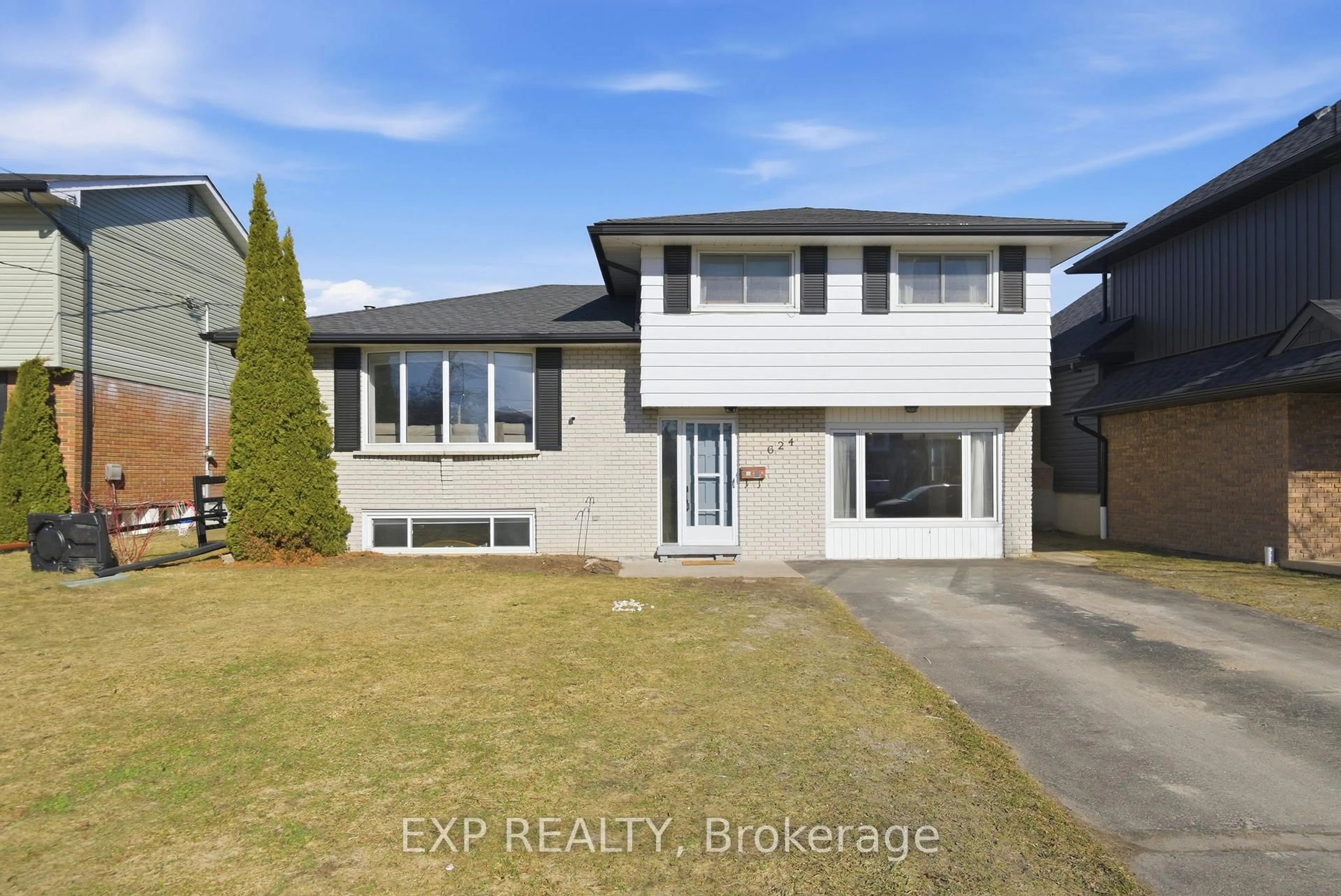 A pic from outside/outdoor area/front of a property/back of a property/a pic from drone, street for 624 Bayfield Crt, Cobourg Ontario K9A 4P1