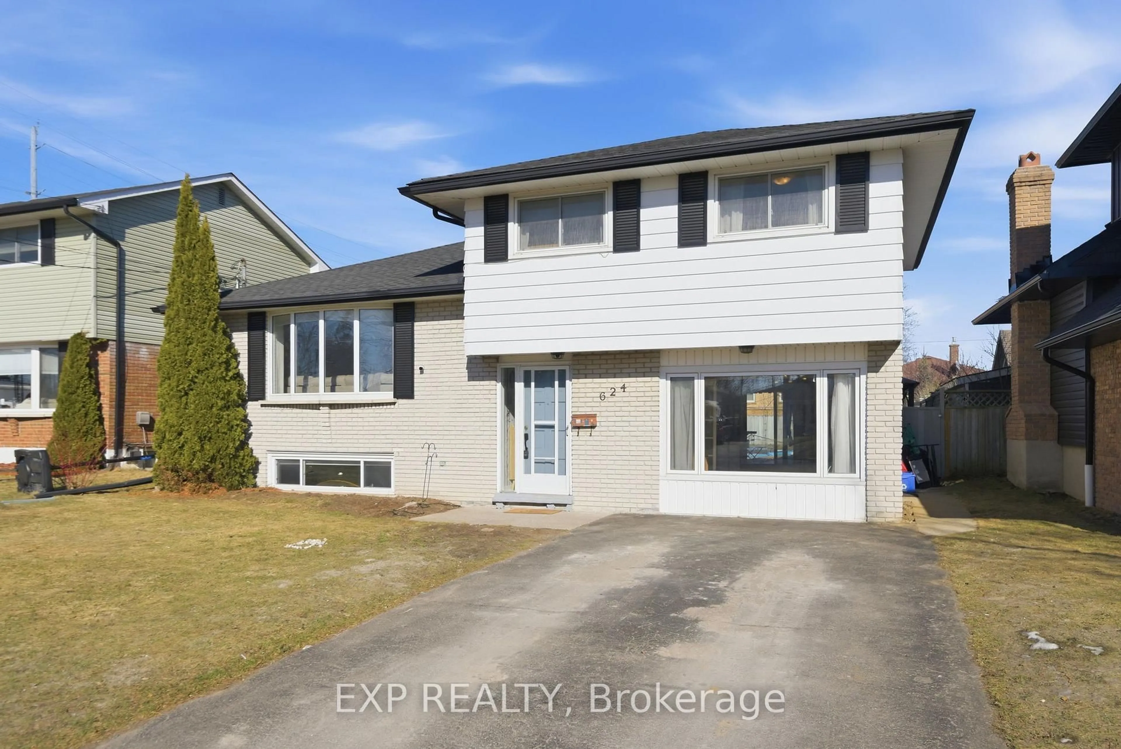 A pic from outside/outdoor area/front of a property/back of a property/a pic from drone, street for 624 Bayfield Crt, Cobourg Ontario K9A 4P1