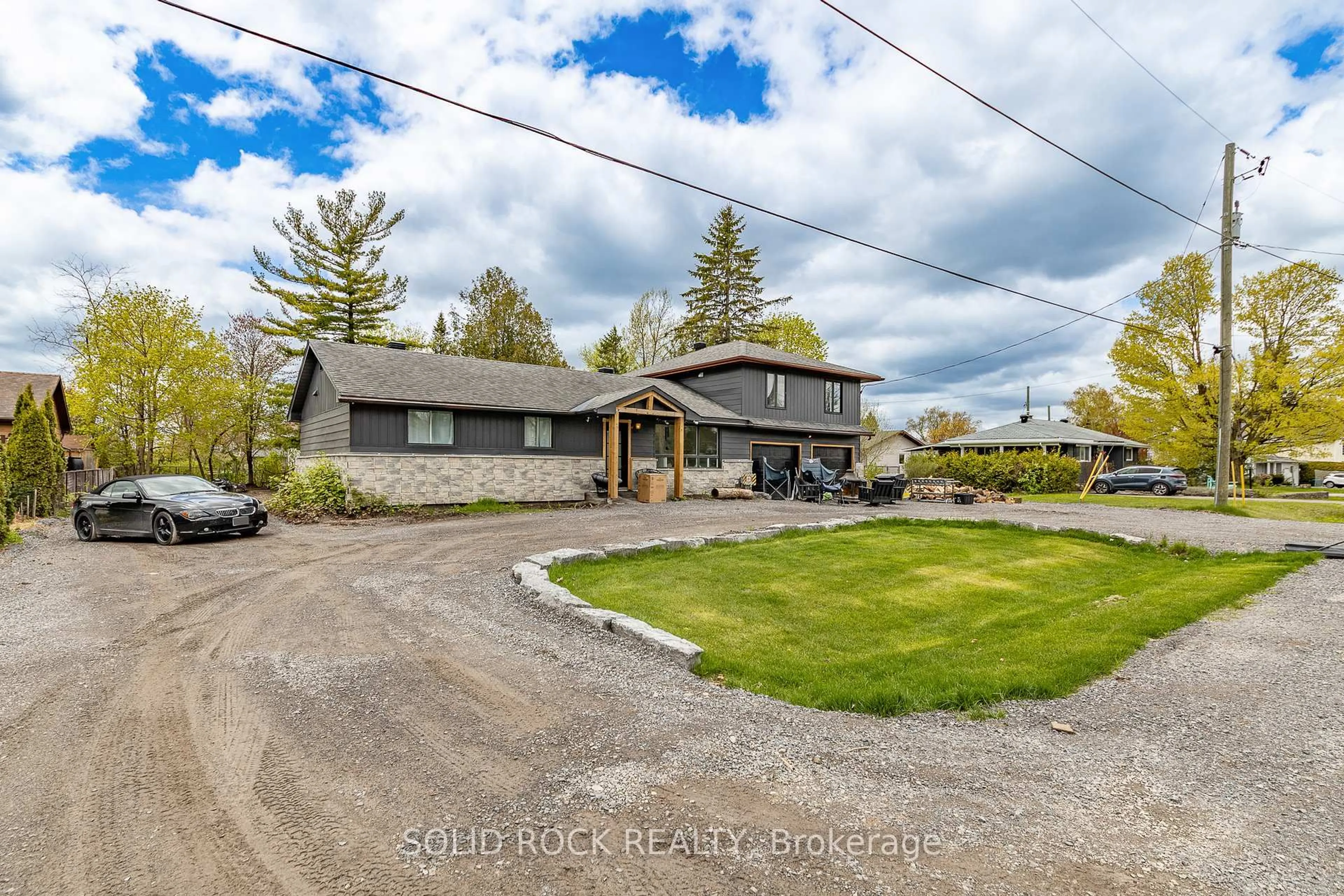 A pic from outside/outdoor area/front of a property/back of a property/a pic from drone, unknown for 20 Norway Spruce St, Ottawa Ontario K2S 1P3