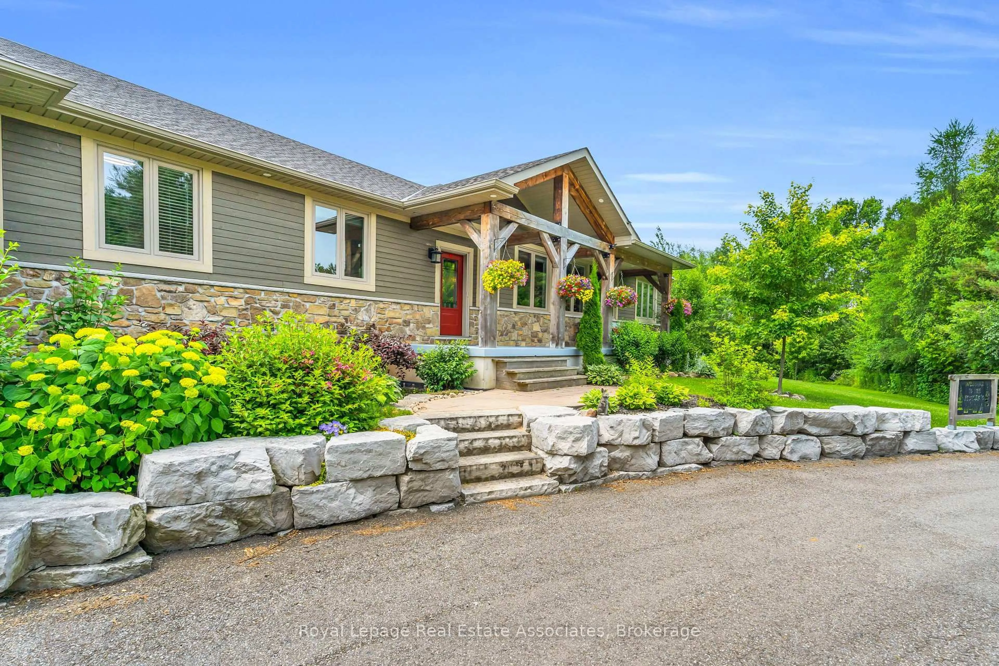 Home with brick exterior material, unknown for 5594 First Line, Erin Ontario L0N 1N0