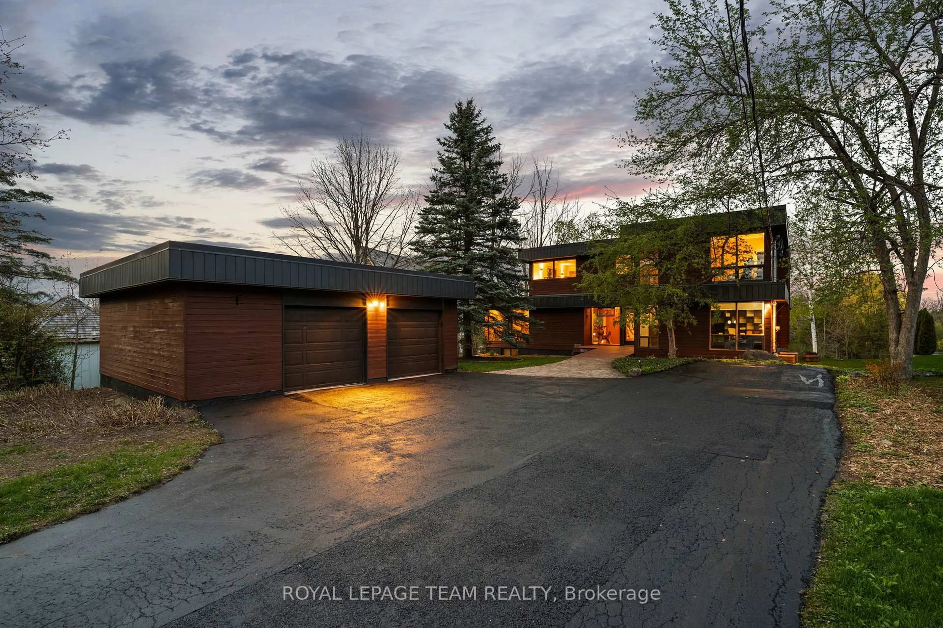 A pic from outside/outdoor area/front of a property/back of a property/a pic from drone, street for 5657 Manotick Main St, Manotick Ontario K4M 0T6