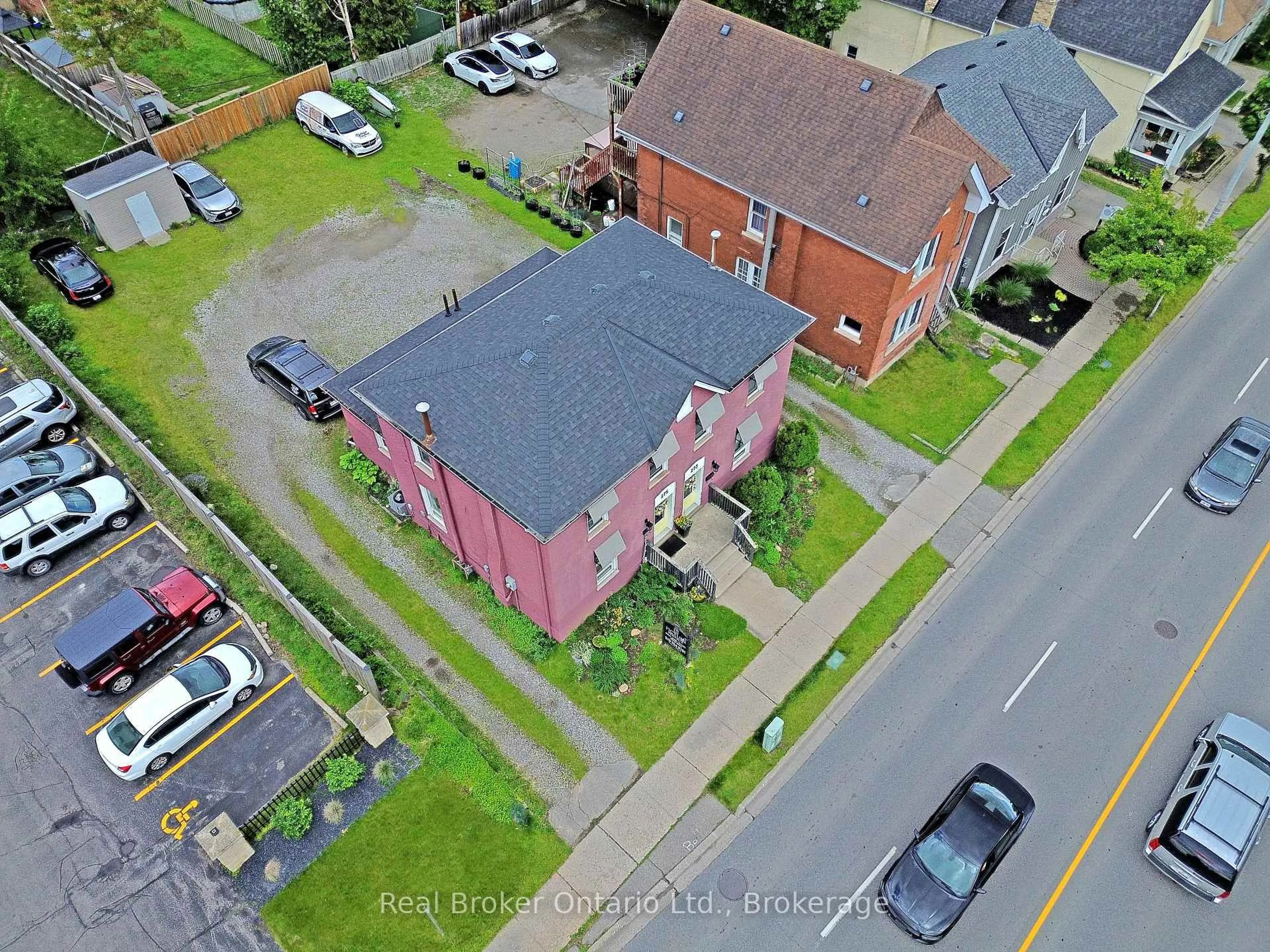 A pic from outside/outdoor area/front of a property/back of a property/a pic from drone, street for 275 Brant Ave, Brantford Ontario N3T 3J6